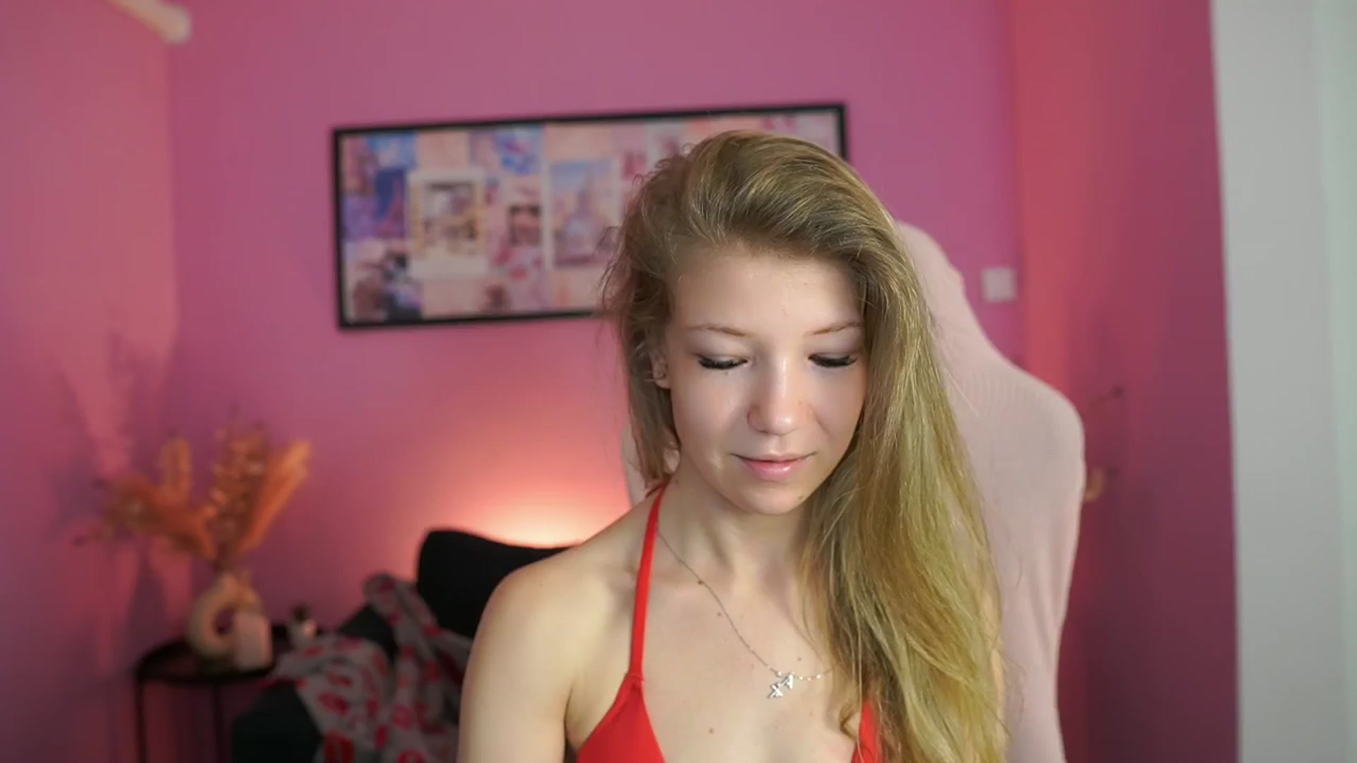 Gallery image thumbnail from Missicute's myfreecams stream on, 05/02/2025, 09:39 image 3 of 20