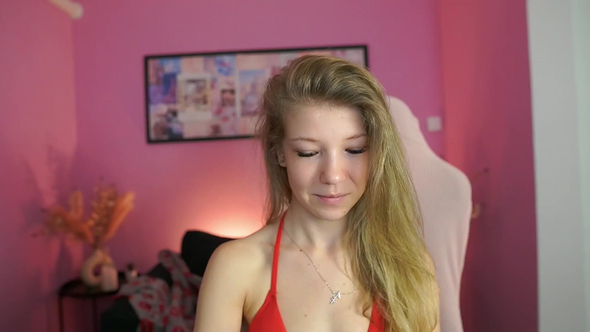 Gallery image thumbnail from Missicute's myfreecams stream on, 05/02/2025, 09:39 image 10 of 20