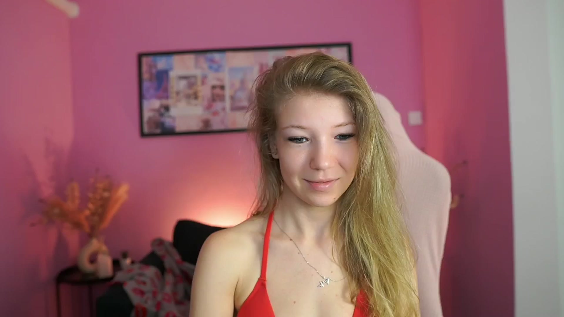 Gallery image thumbnail from Missicute's myfreecams stream on, 05/02/2025, 09:39 image 11 of 20