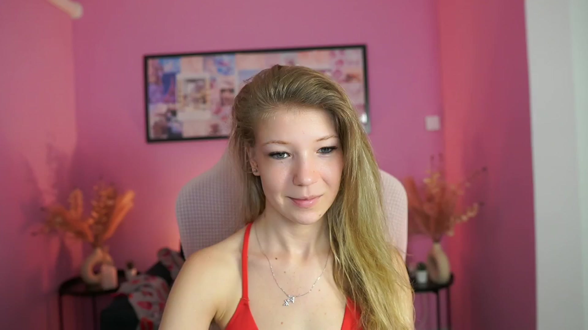 Gallery image thumbnail from Missicute's myfreecams stream on, 05/02/2025, 11:56 image 1 of 20