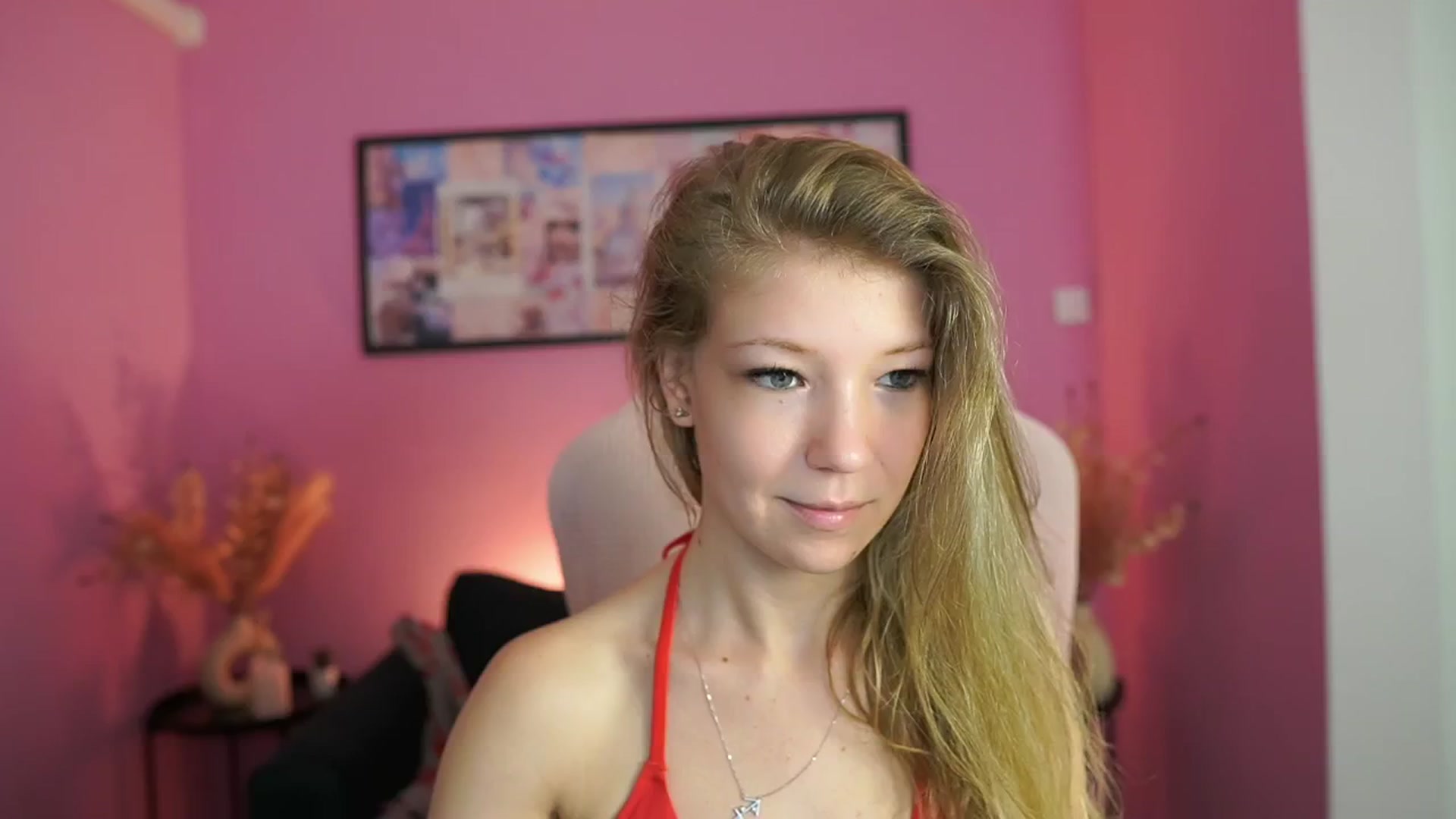 Gallery image thumbnail from Missicute's myfreecams stream on, 05/02/2025, 11:56 image 8 of 20