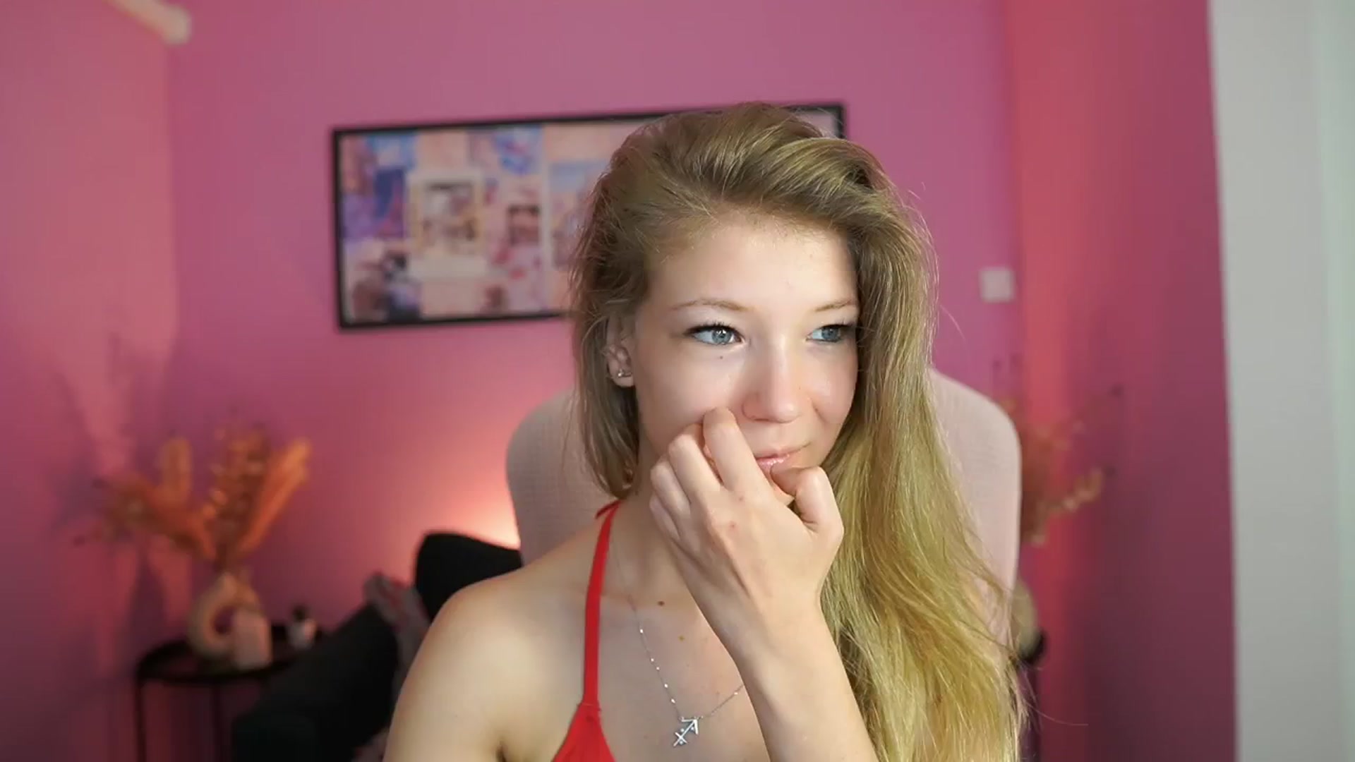 Gallery image thumbnail from Missicute's myfreecams stream on, 05/02/2025, 11:56 image 11 of 20