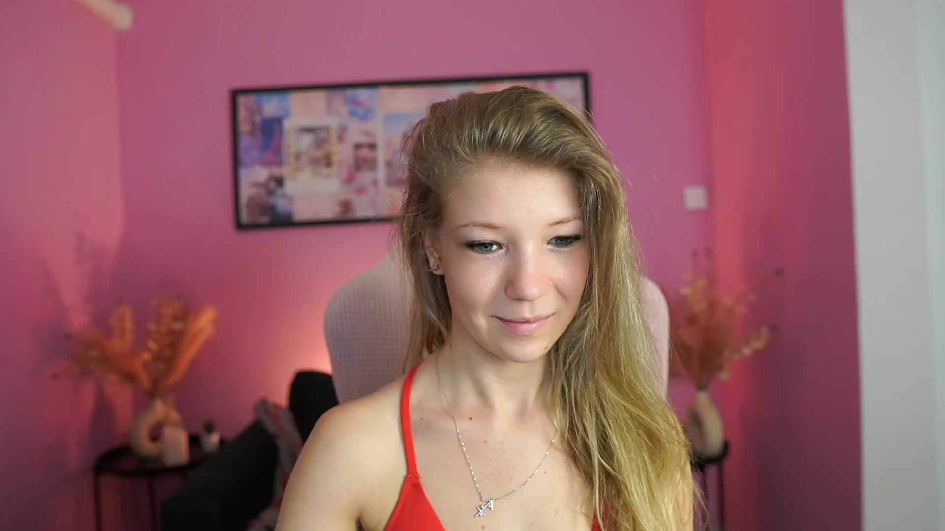 Gallery image thumbnail from Missicute's myfreecams stream on, 05/02/2025, 11:56 image 10 of 20