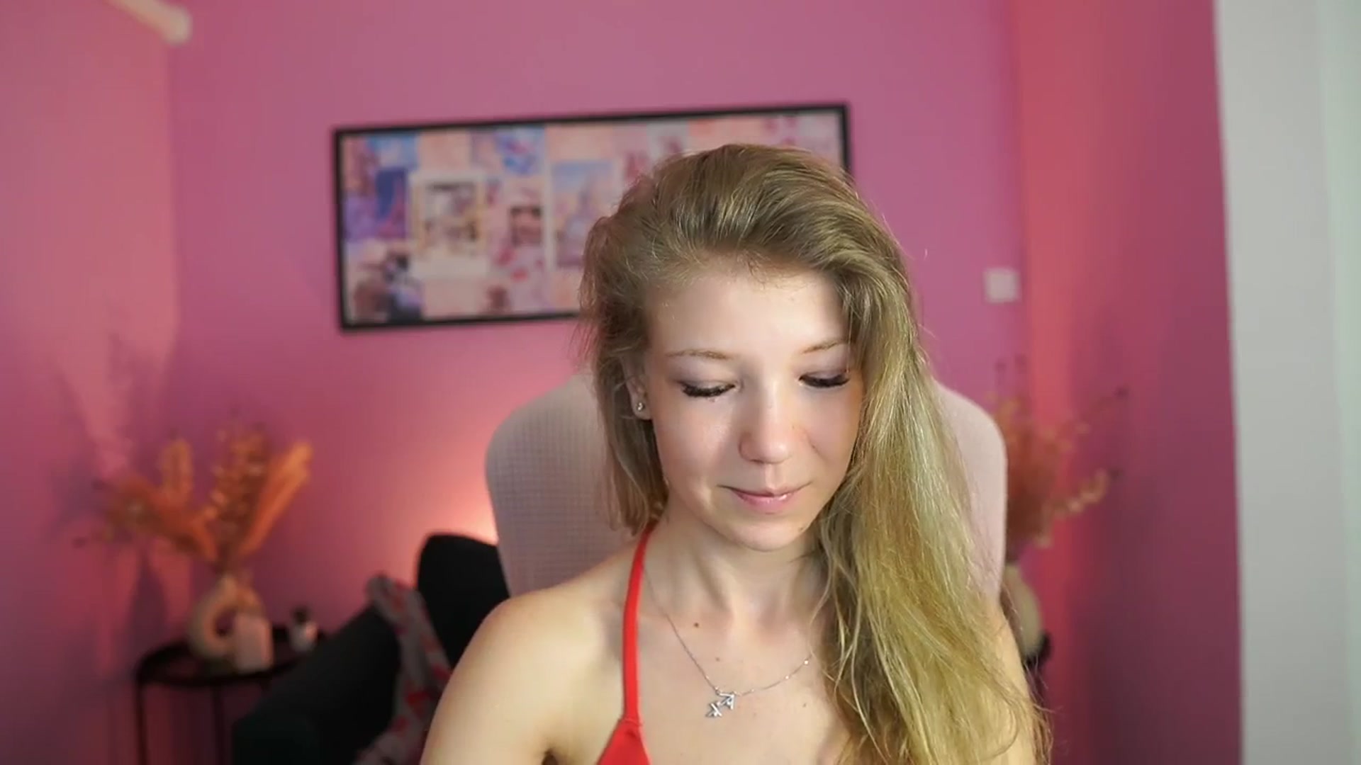 Gallery image thumbnail from Missicute's myfreecams stream on, 05/02/2025, 12:59 image 6 of 20