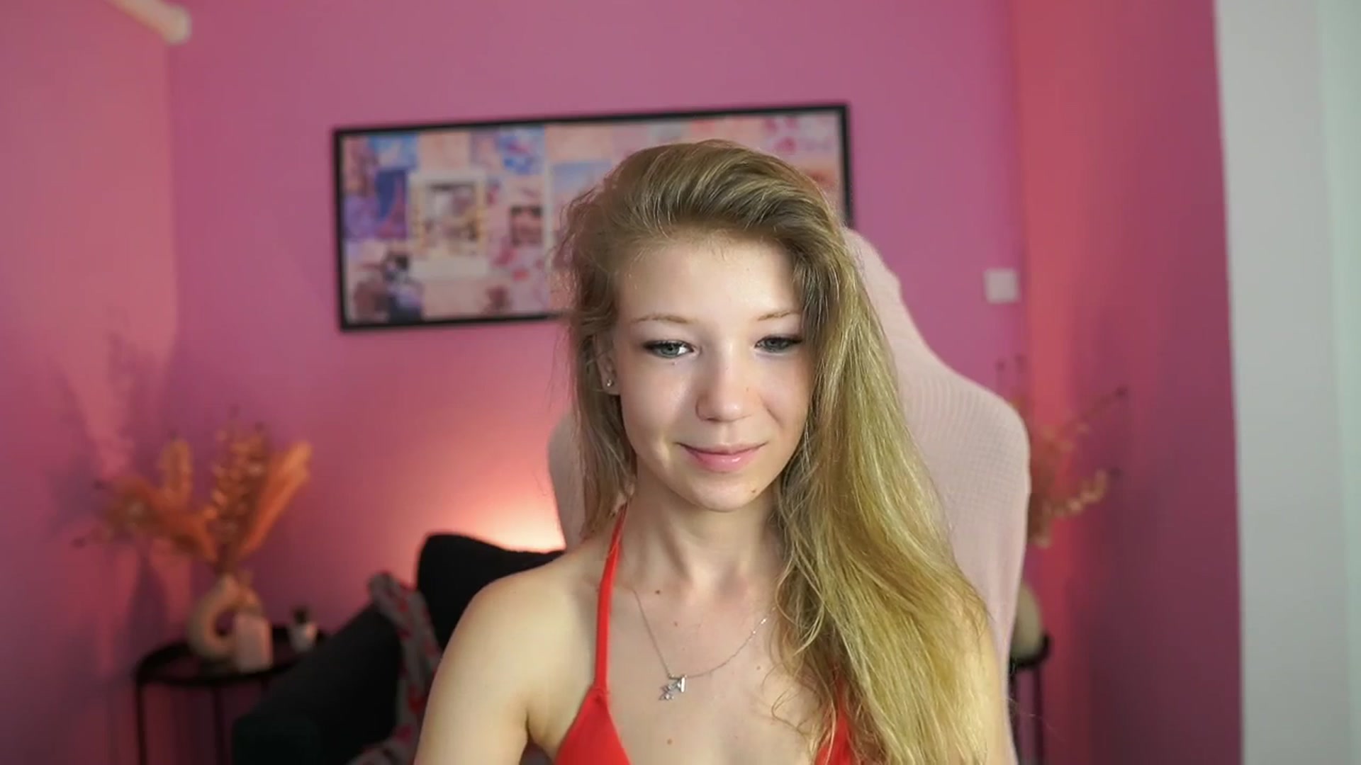 Gallery image thumbnail from Missicute's myfreecams stream on, 05/02/2025, 12:59 image 11 of 20