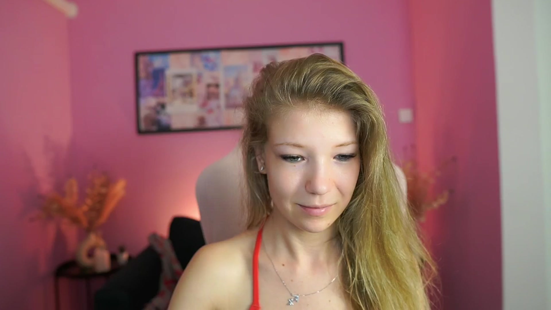Gallery image thumbnail from Missicute's myfreecams stream on, 05/02/2025, 12:59 image 7 of 20
