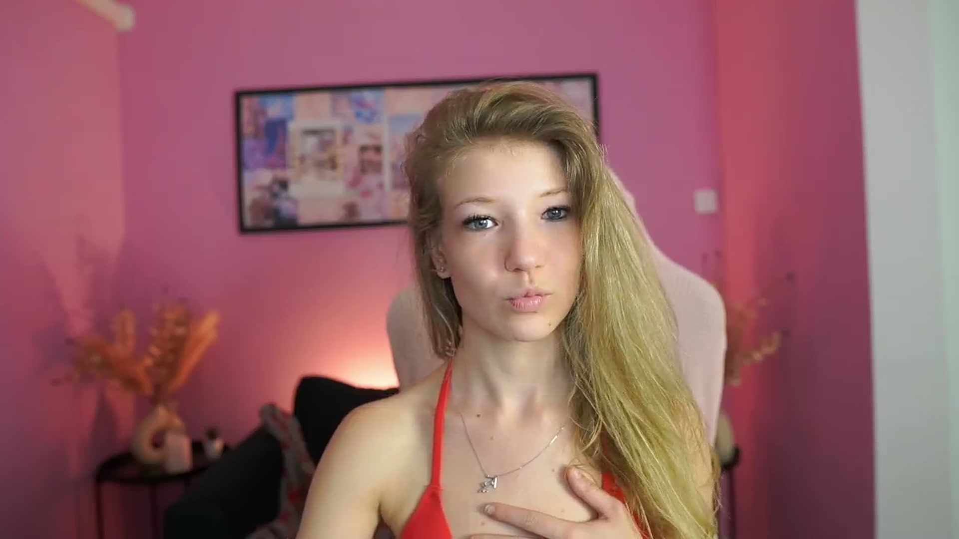 Gallery image thumbnail from Missicute's myfreecams stream on, 05/02/2025, 12:59 image 10 of 20