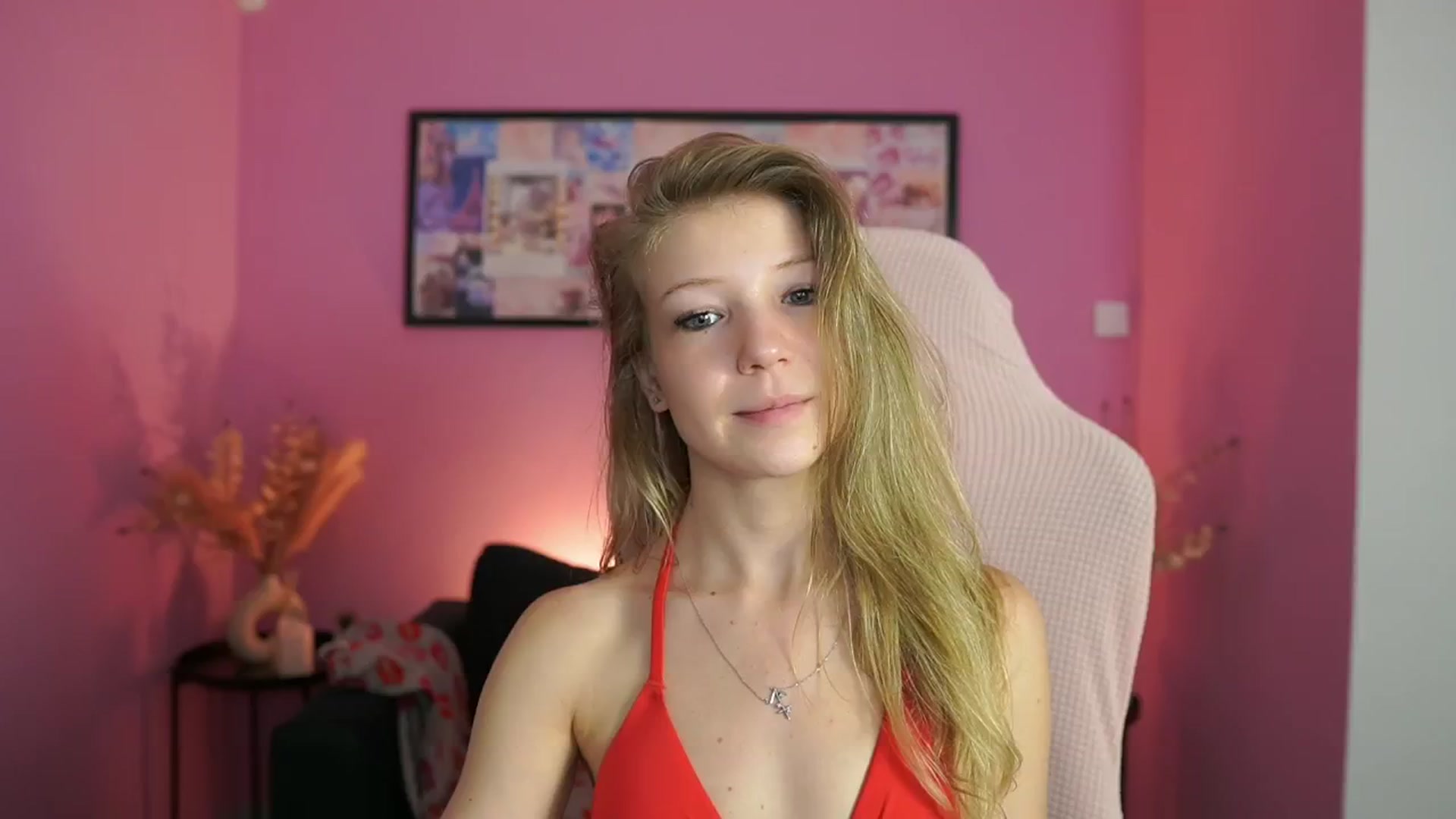 Gallery image thumbnail from Missicute's myfreecams stream on, 05/03/2025, 13:57 image 2 of 20