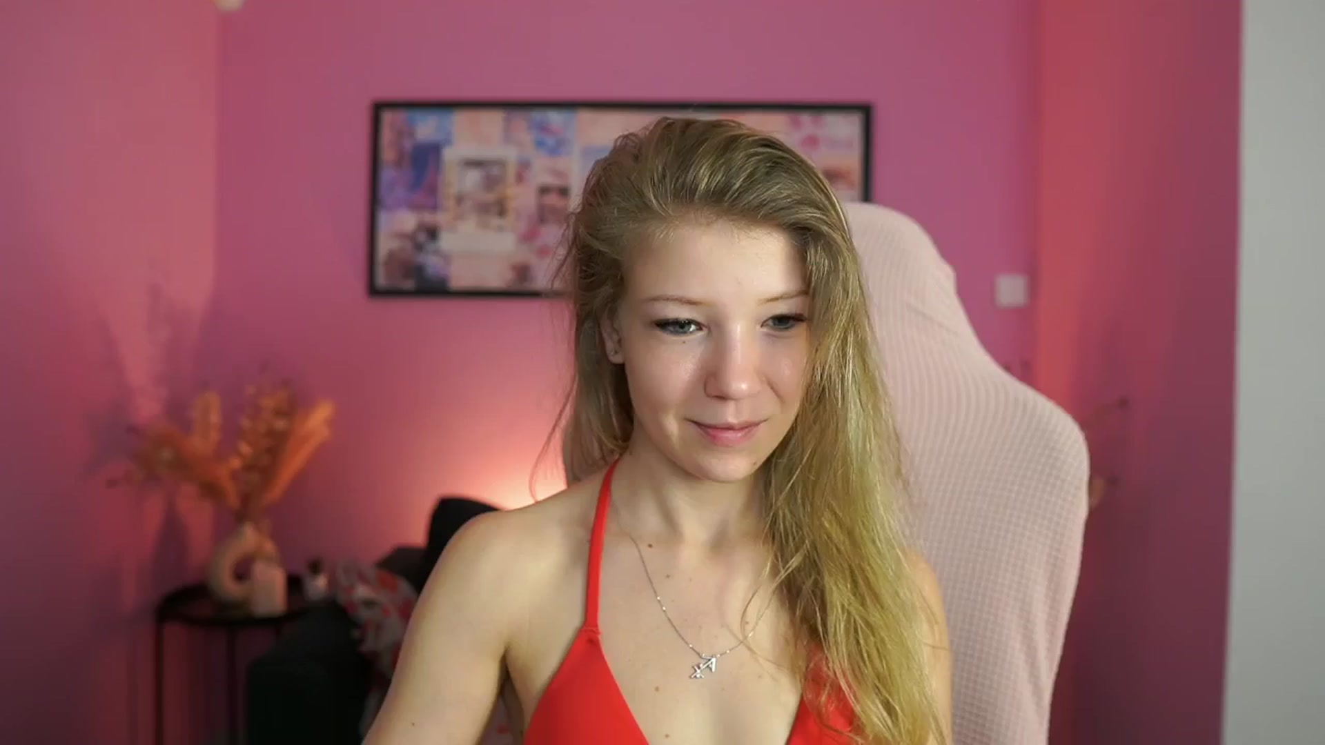 Gallery image thumbnail from Missicute's myfreecams stream on, 05/03/2025, 13:57 image 9 of 20