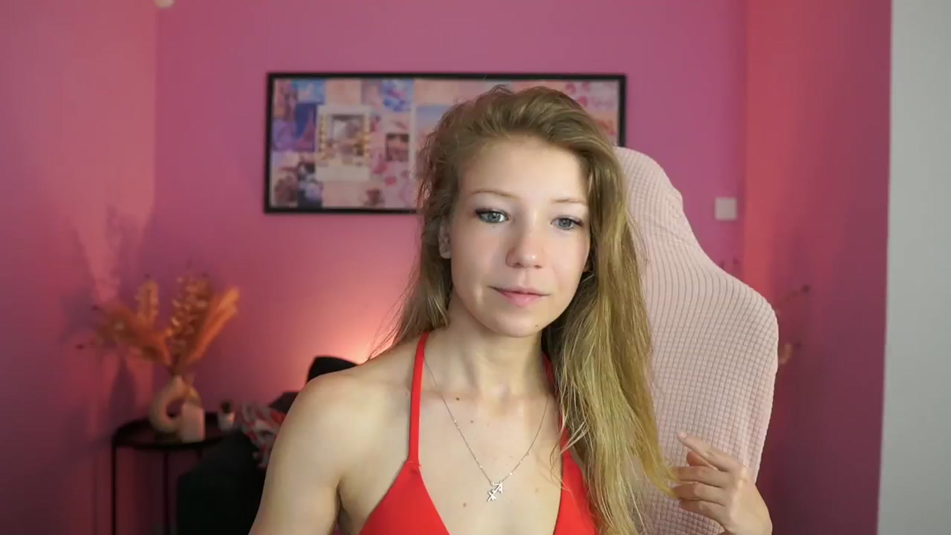 Gallery image thumbnail from Missicute's myfreecams stream on, 05/03/2025, 13:57 image 12 of 20