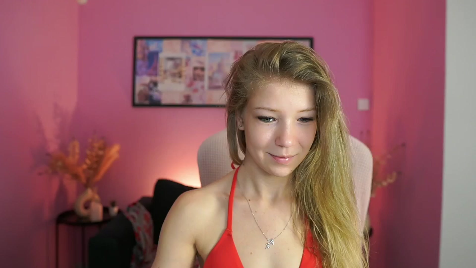 Gallery image thumbnail from Missicute's myfreecams stream on, 05/03/2025, 13:57 image 19 of 20