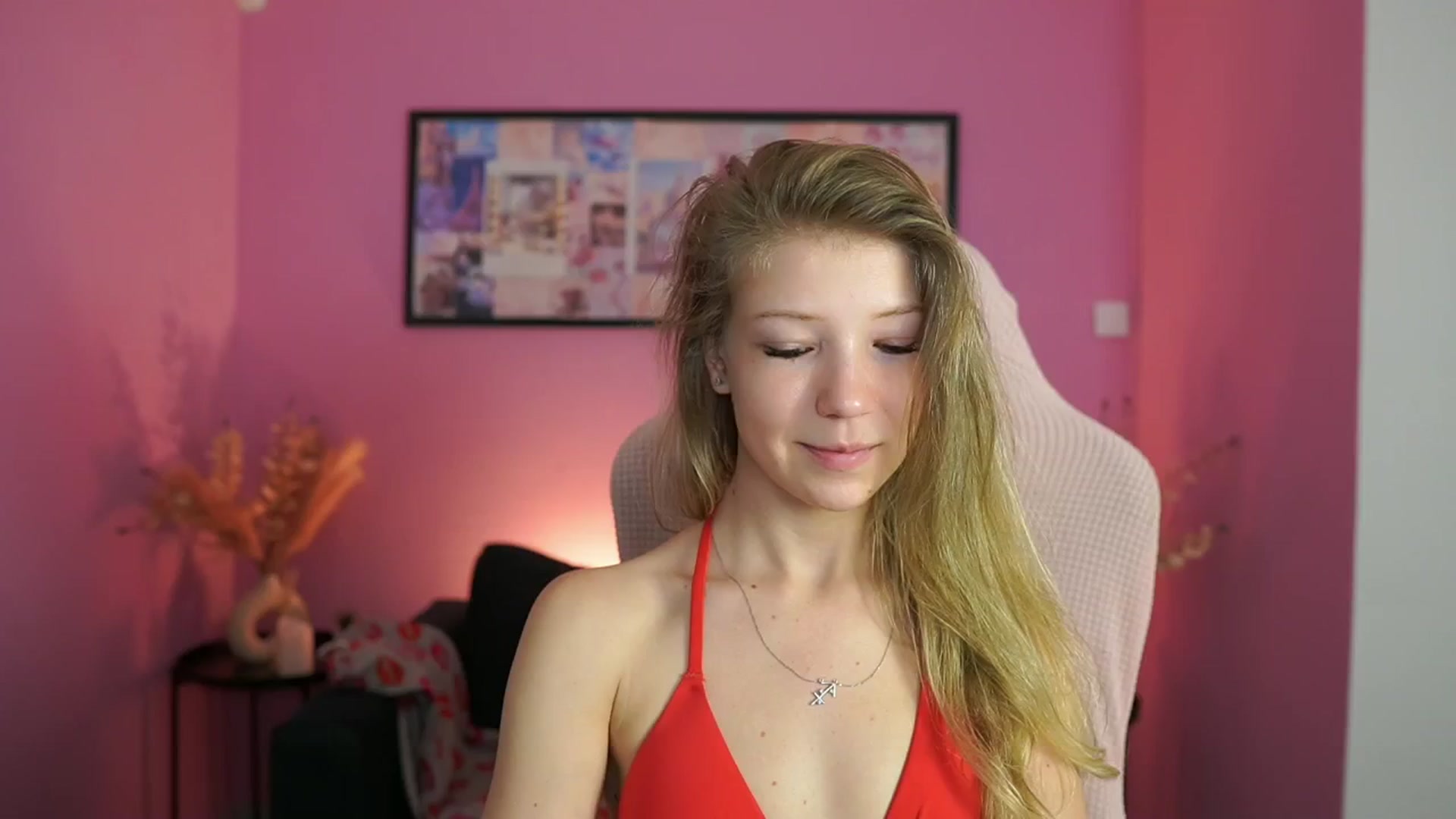 Gallery image thumbnail from Missicute's myfreecams stream on, 05/03/2025, 13:57 image 1 of 20