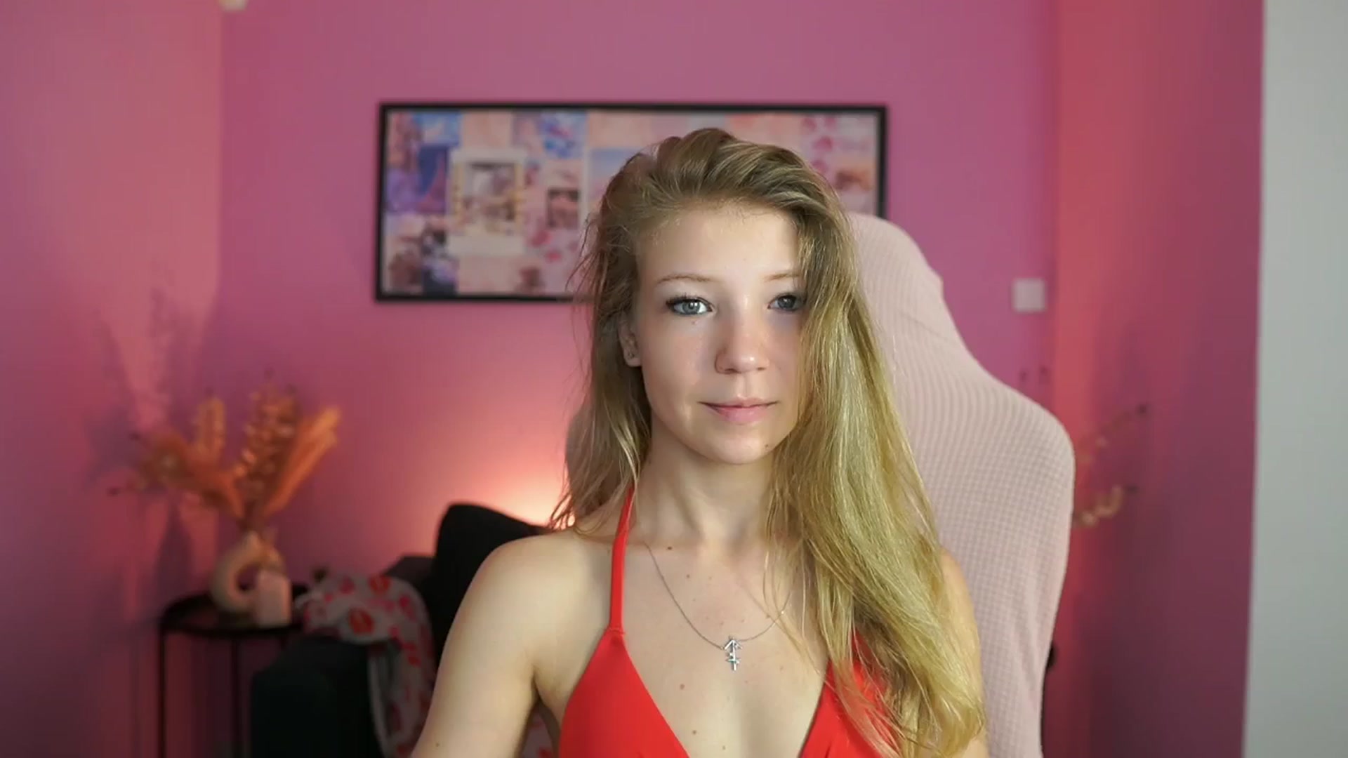 Gallery image thumbnail from Missicute's myfreecams stream on, 05/03/2025, 13:57 image 3 of 20