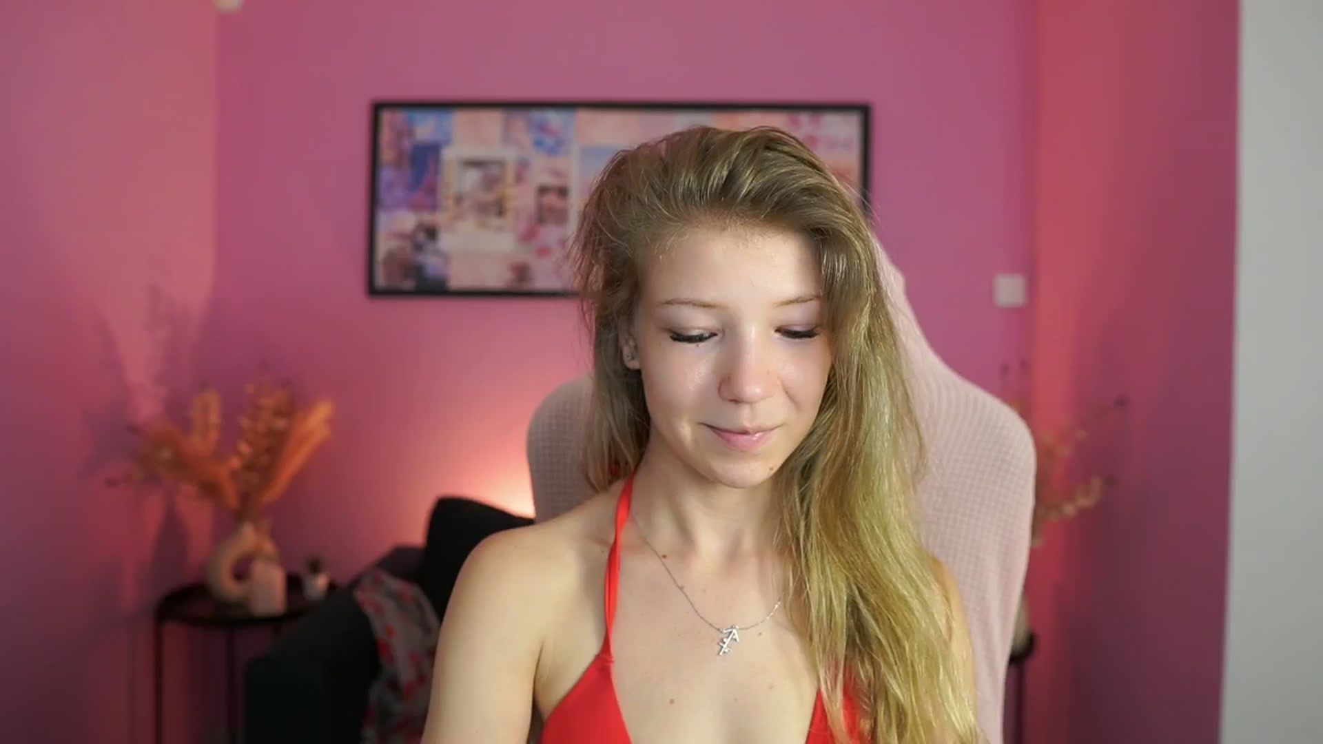 Gallery image thumbnail from Missicute's myfreecams stream on, 05/03/2025, 14:43 image 3 of 20
