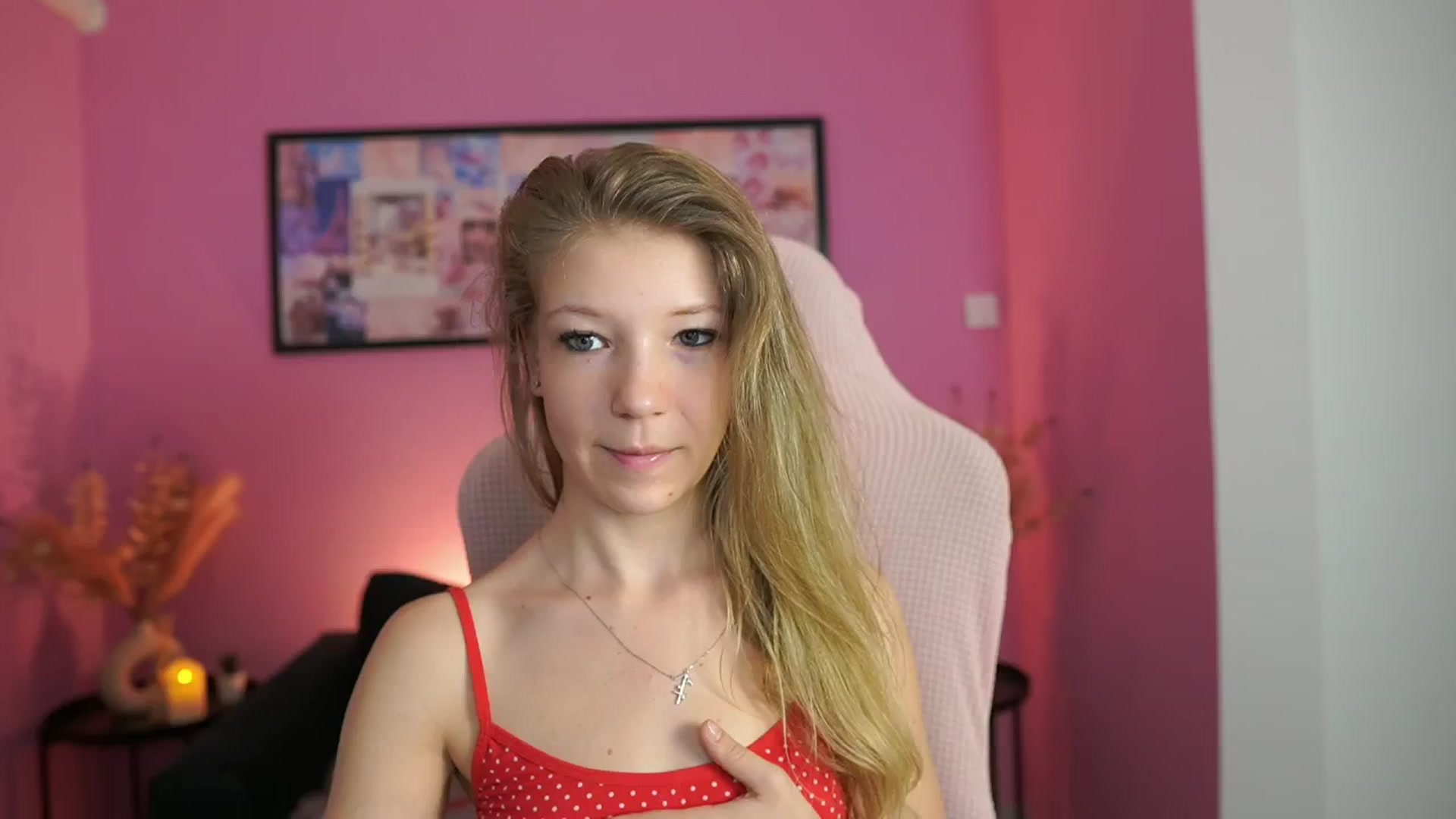 Gallery image thumbnail from Missicute's myfreecams stream on, 05/04/2025, 14:21 image 9 of 20
