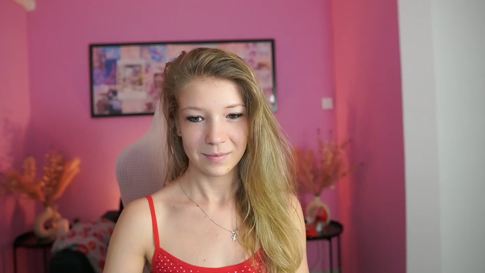 Gallery image thumbnail from Missicute's myfreecams stream on, 05/04/2025, 14:21 image 1 of 20