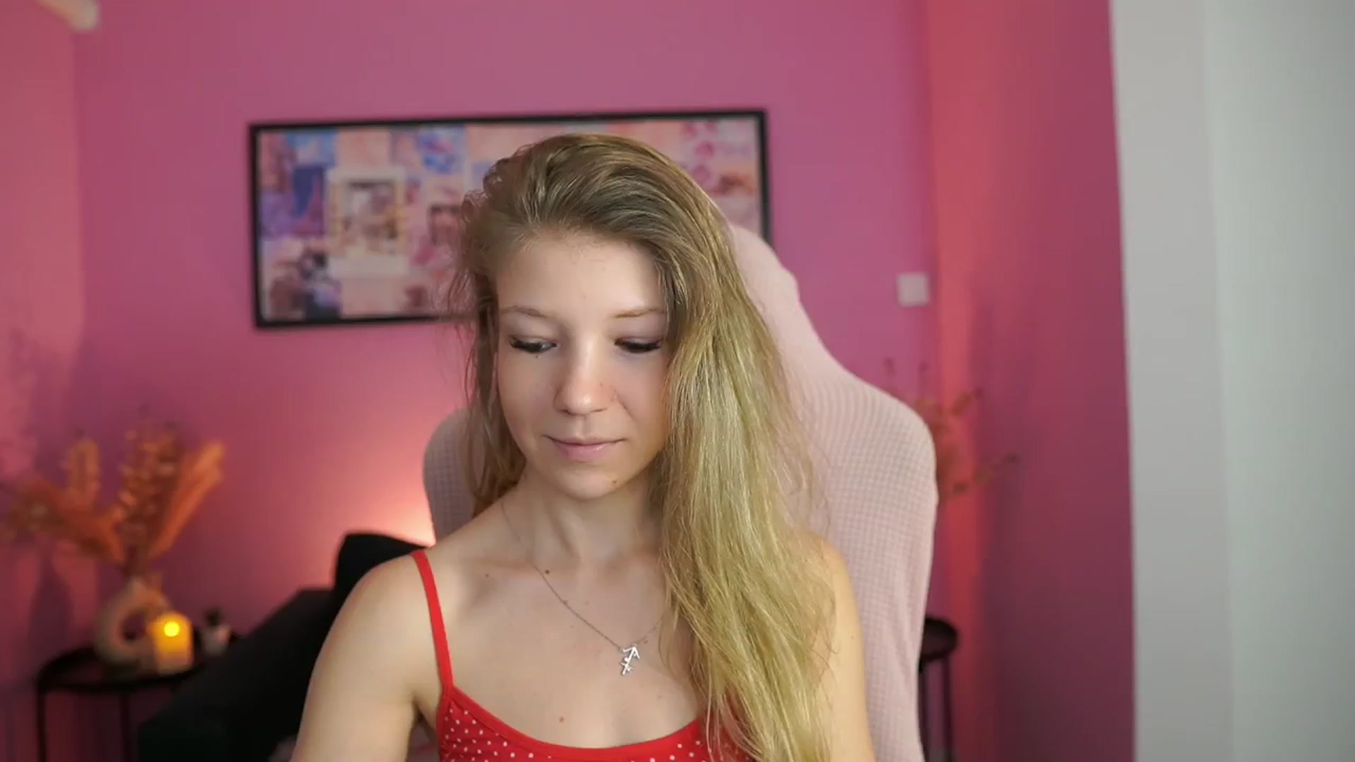 Gallery image thumbnail from Missicute's myfreecams stream on, 05/04/2025, 14:21 image 11 of 20