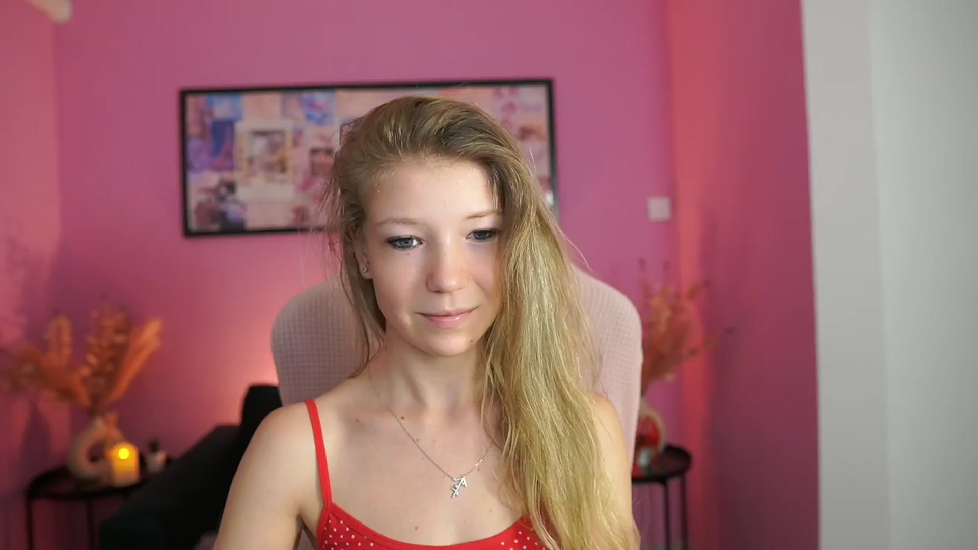 Gallery image thumbnail from Missicute's myfreecams stream on, 05/04/2025, 14:21 image 15 of 20