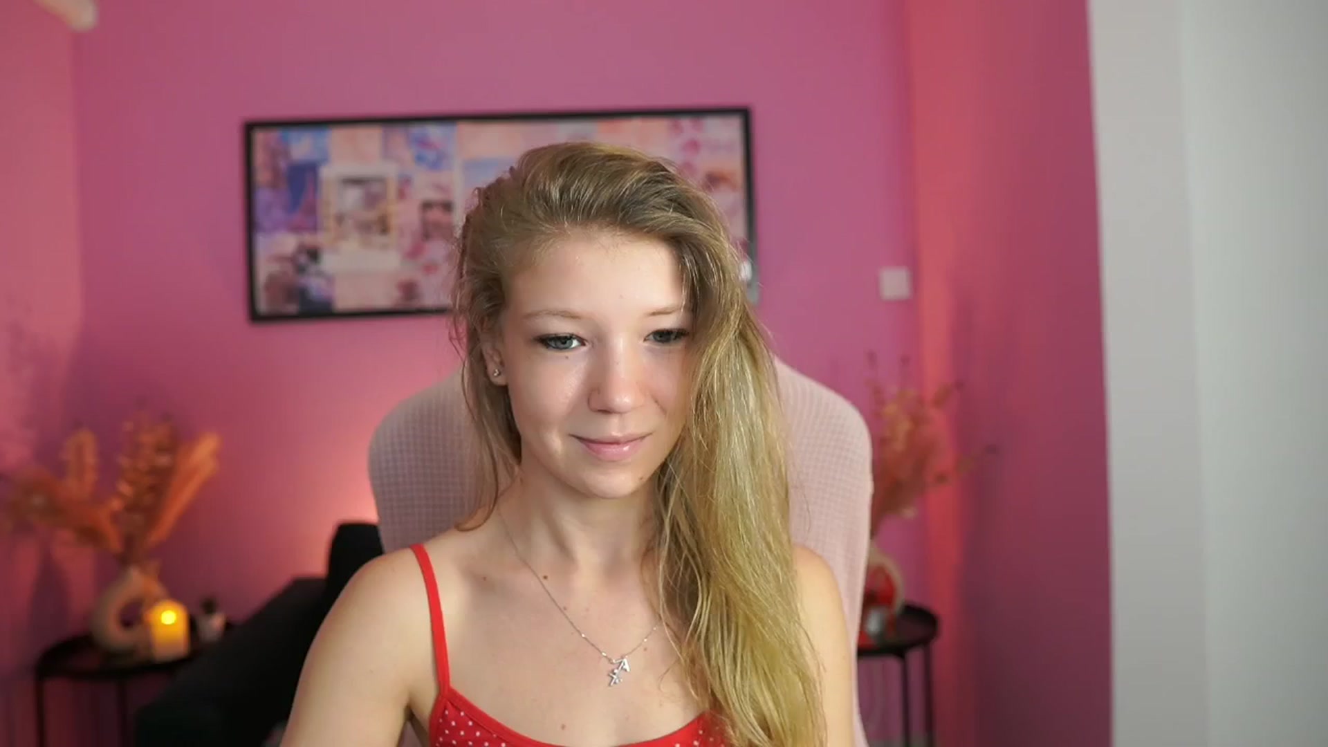 Gallery image thumbnail from Missicute's myfreecams stream on, 05/04/2025, 14:21 image 16 of 20