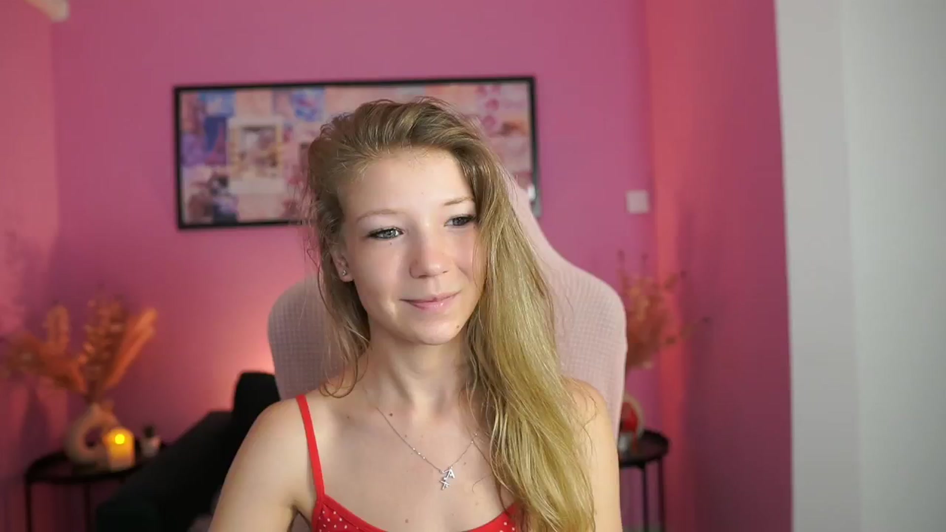 Gallery image thumbnail from Missicute's myfreecams stream on, 05/04/2025, 14:21 image 17 of 20