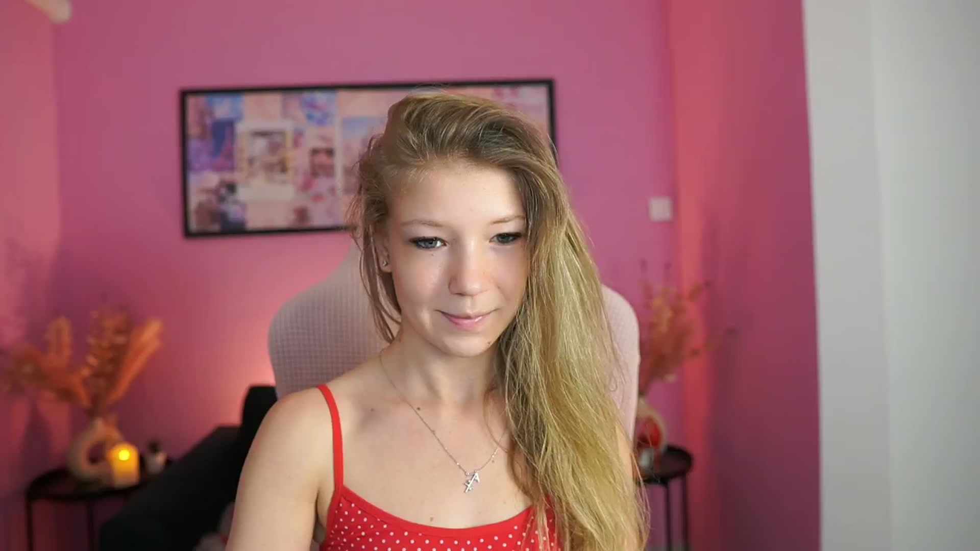 Gallery image thumbnail from Missicute's myfreecams stream on, 05/04/2025, 14:21 image 14 of 20