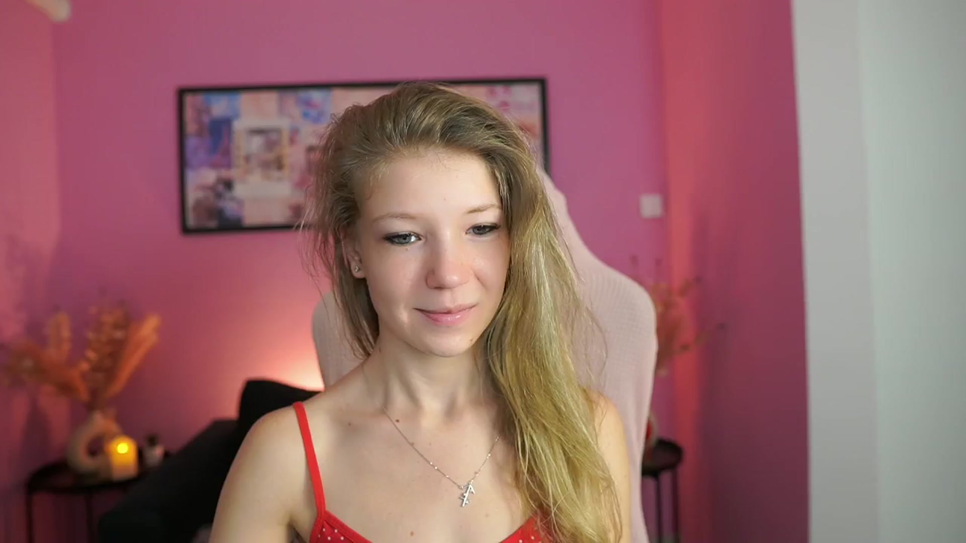 Gallery image thumbnail from Missicute's myfreecams stream on, 05/04/2025, 14:21 image 7 of 20