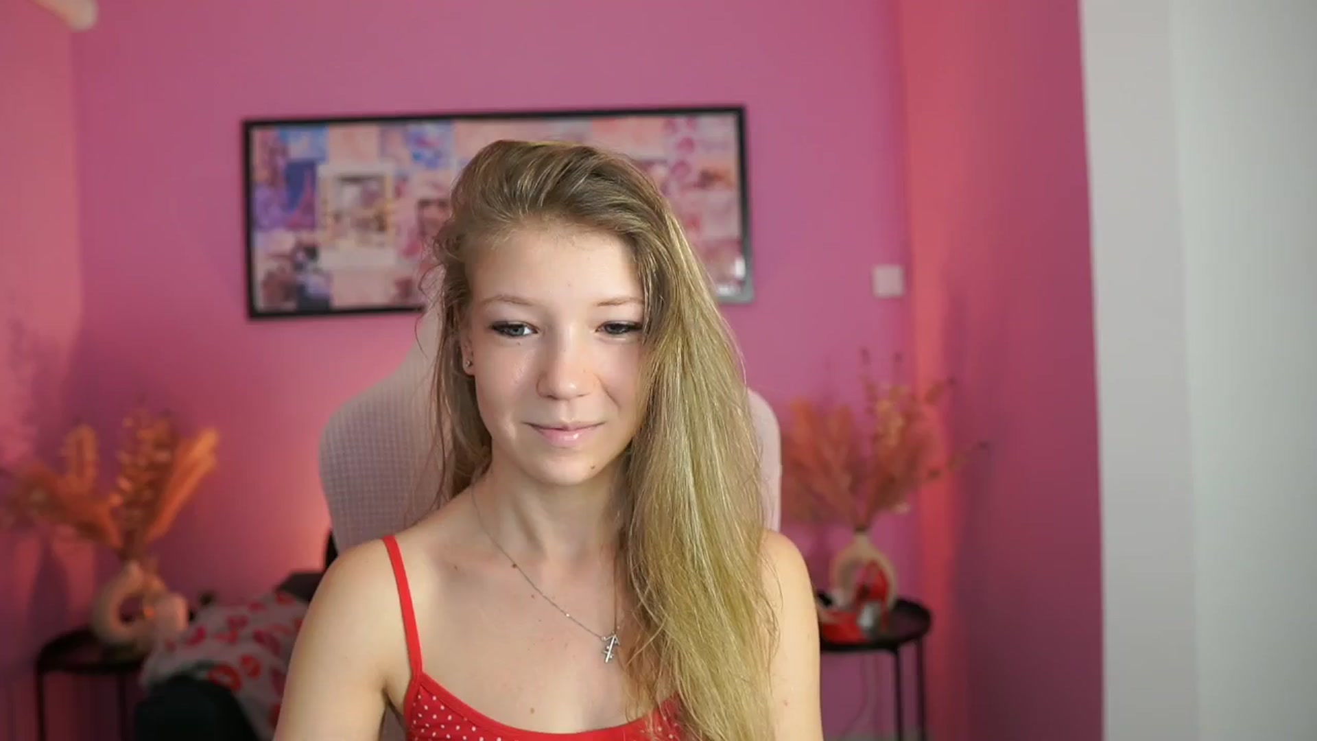 Gallery image thumbnail from Missicute's myfreecams stream on, 05/04/2025, 14:21 image 3 of 20