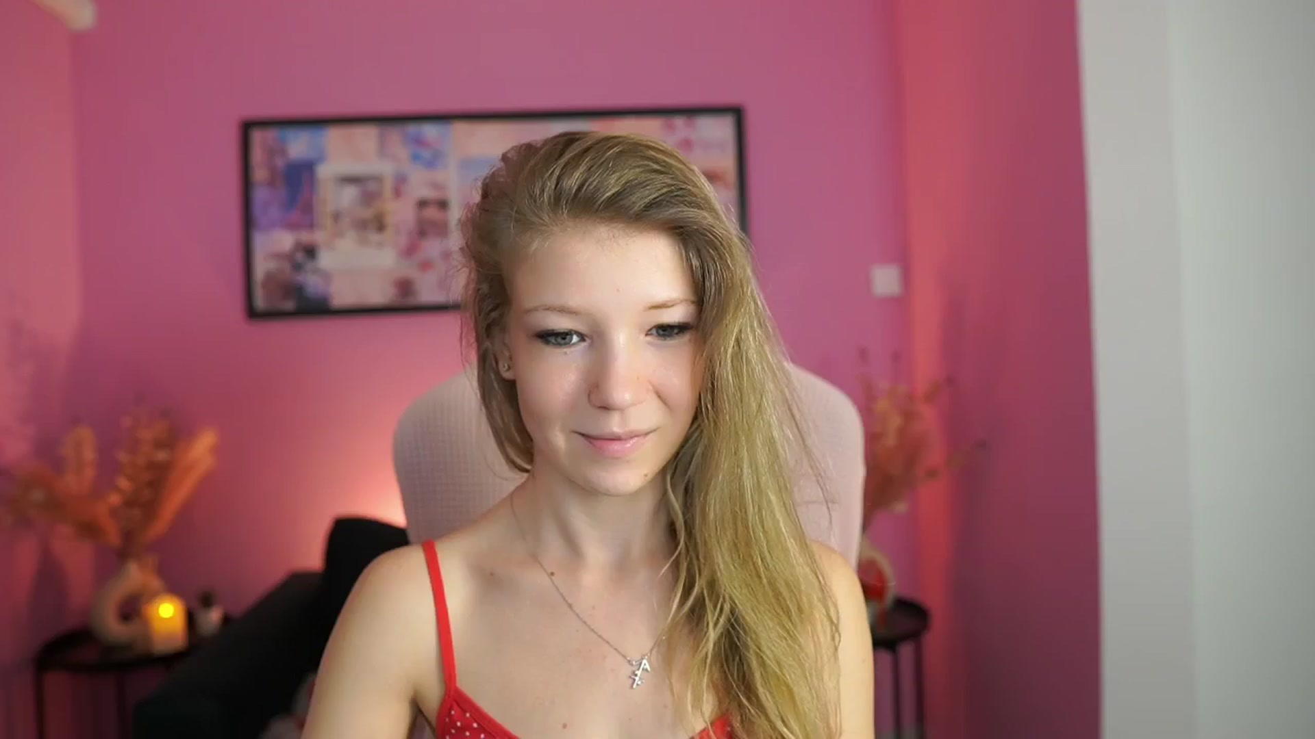 Gallery image thumbnail from Missicute's myfreecams stream on, 05/04/2025, 16:18 image 12 of 20