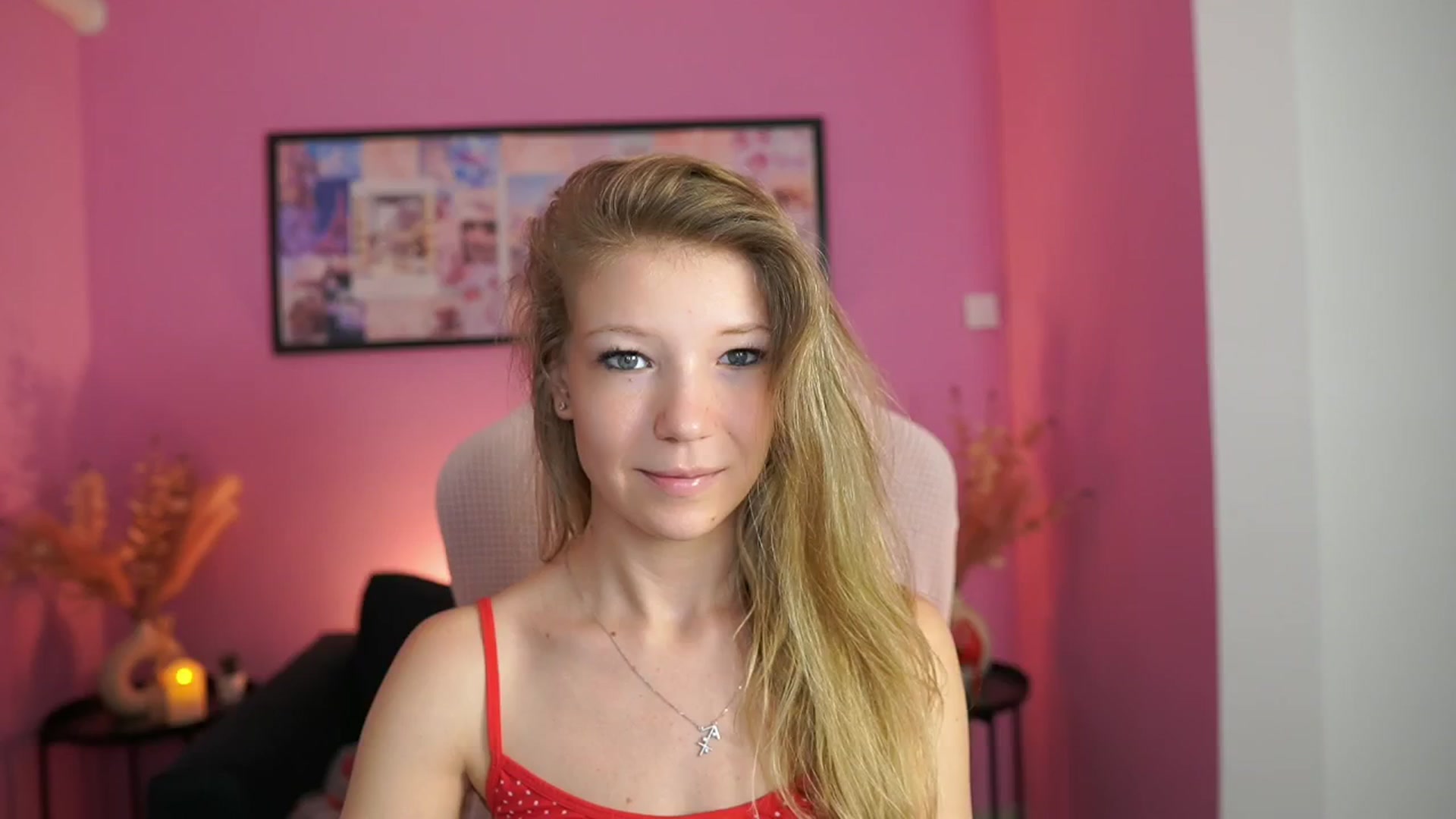 Gallery image thumbnail from Missicute's myfreecams stream on, 05/04/2025, 16:18 image 10 of 20