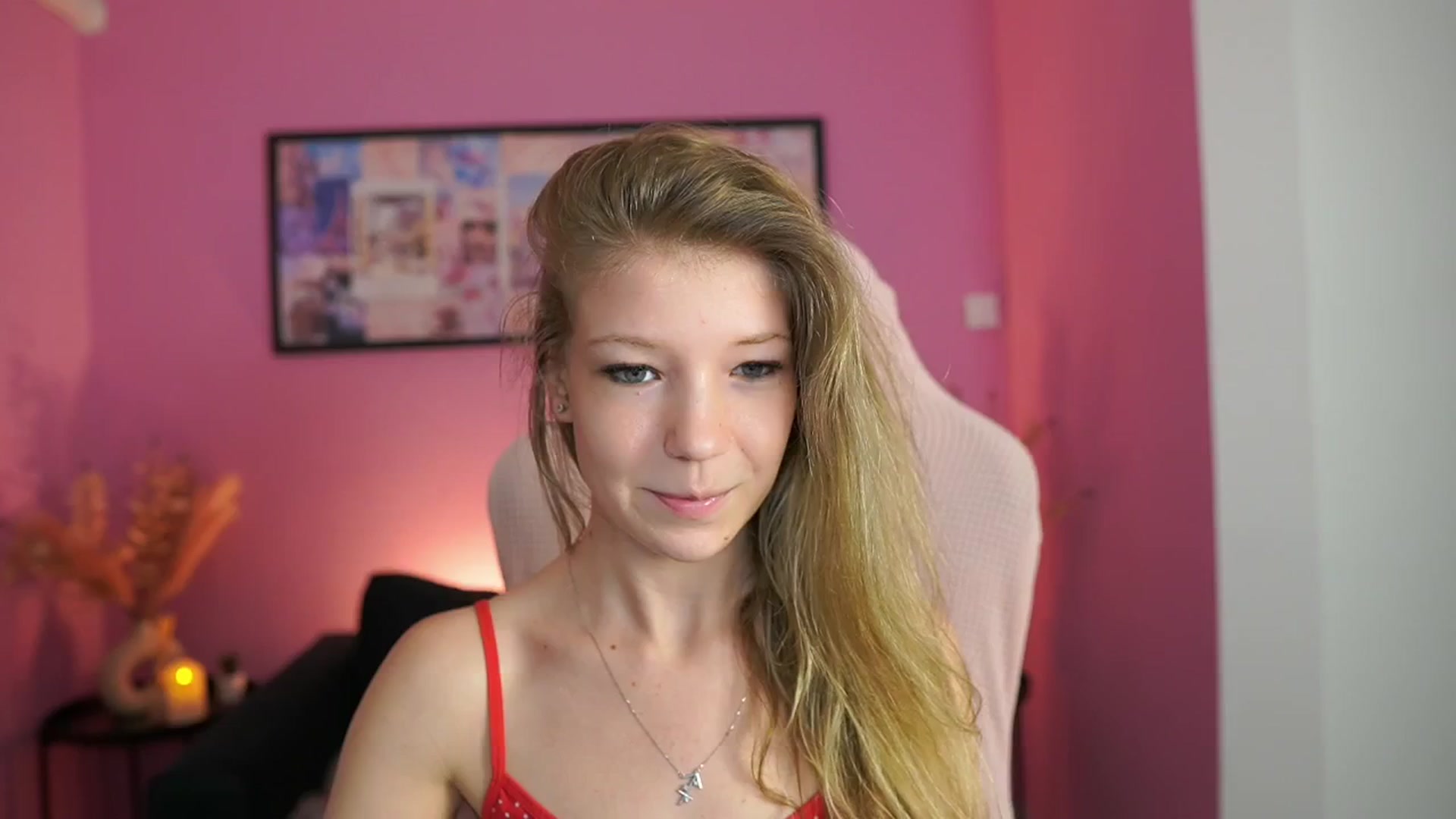 Gallery image thumbnail from Missicute's myfreecams stream on, 05/04/2025, 16:18 image 8 of 20