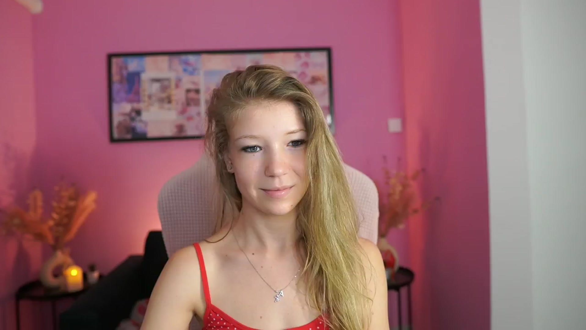 Gallery image thumbnail from Missicute's myfreecams stream on, 05/04/2025, 16:18 image 5 of 20