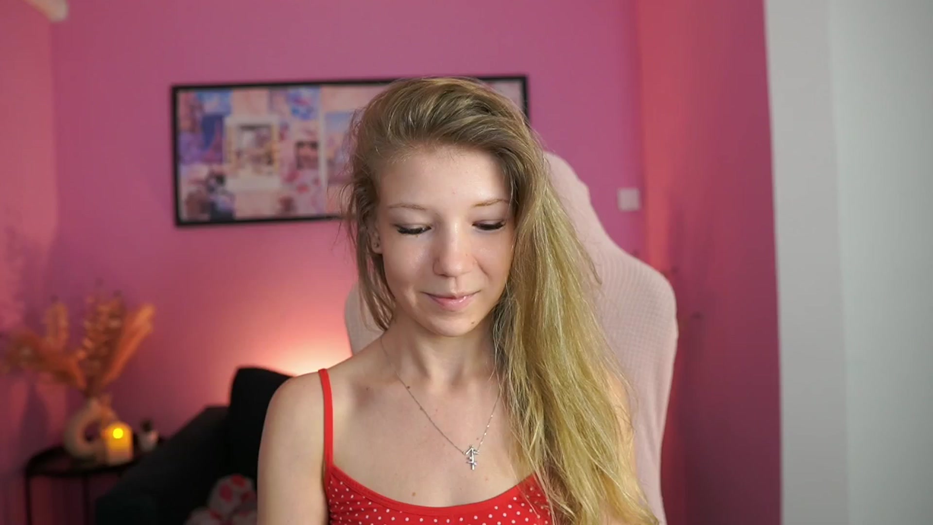 Gallery image thumbnail from Missicute's myfreecams stream on, 05/04/2025, 16:18 image 15 of 20