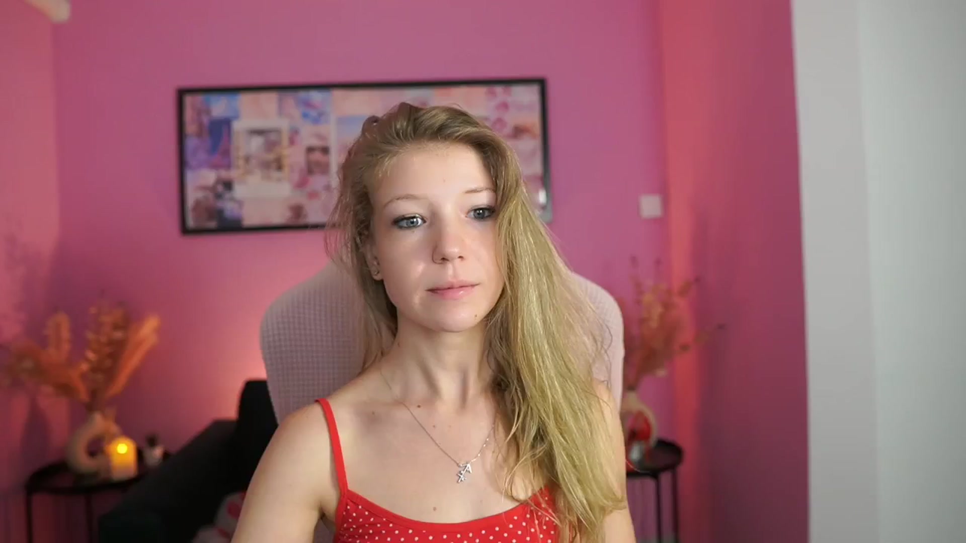 Gallery image thumbnail from Missicute's myfreecams stream on, 05/04/2025, 16:18 image 4 of 20