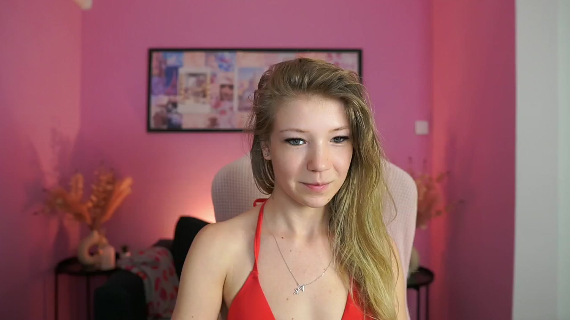 Gallery image thumbnail from Missicute's myfreecams stream on, 05/06/2025, 19:07 image 4 of 20