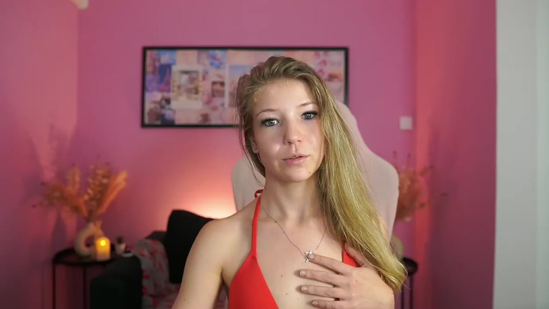 Gallery image thumbnail from Missicute's myfreecams stream on, 05/06/2025, 19:07 image 18 of 20