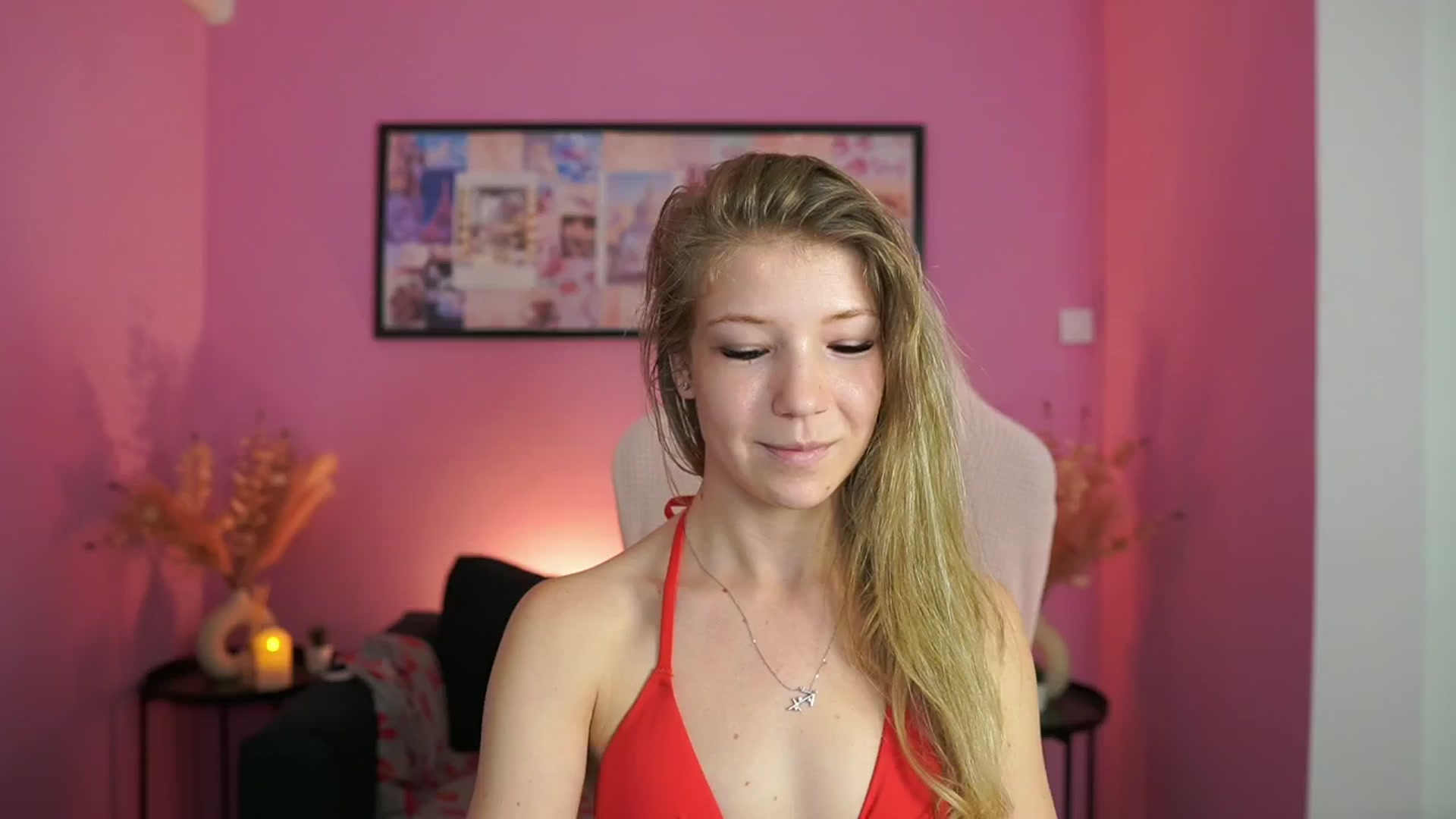 Gallery image thumbnail from Missicute's myfreecams stream on, 05/06/2025, 19:07 image 19 of 20
