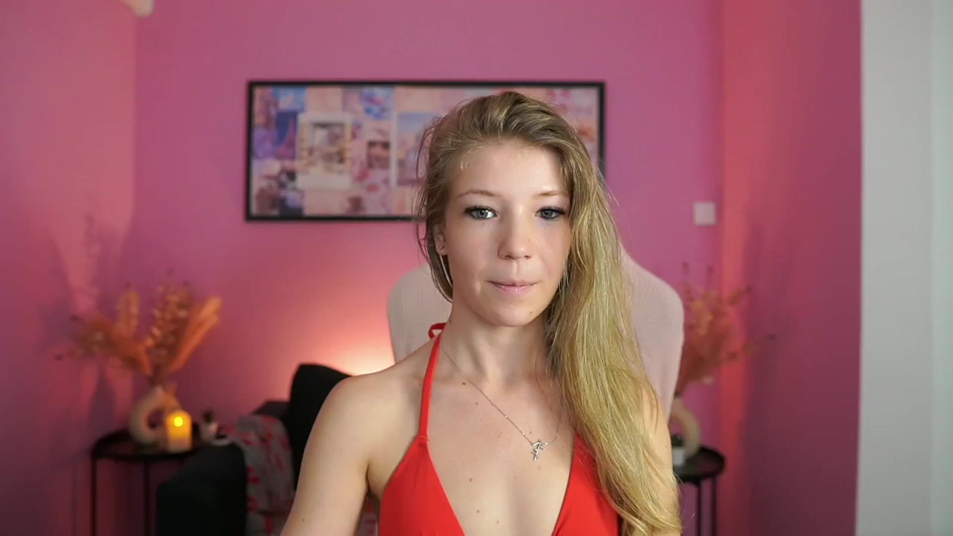 Gallery image thumbnail from Missicute's myfreecams stream on, 05/06/2025, 19:07 image 16 of 20