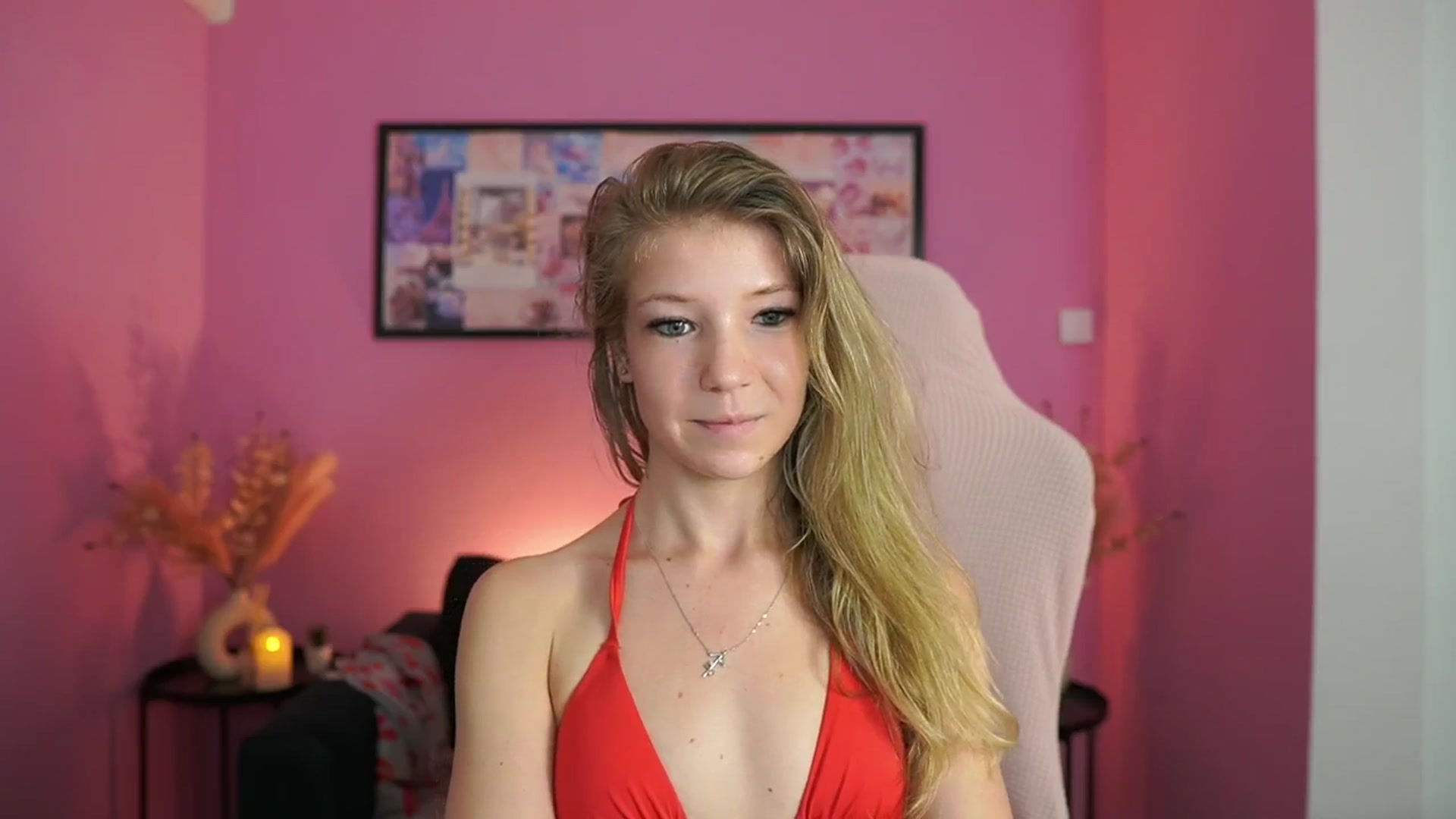 Gallery image thumbnail from Missicute's myfreecams stream on, 05/06/2025, 20:18 image 17 of 20