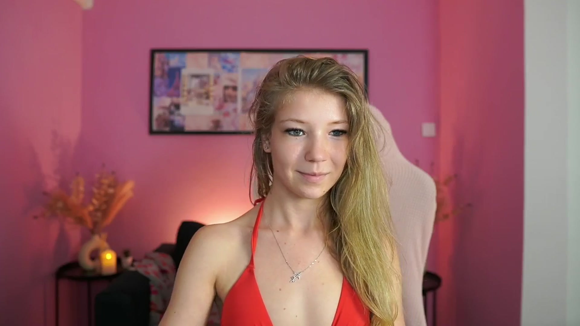 Gallery image thumbnail from Missicute's myfreecams stream on, 05/06/2025, 20:18 image 18 of 20