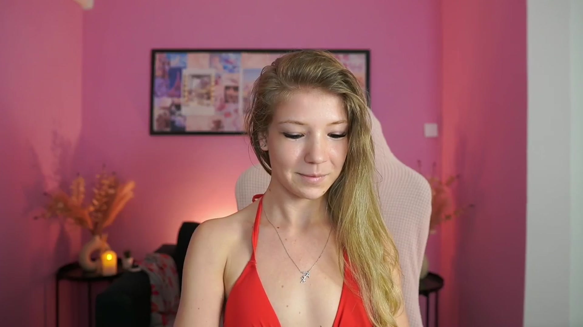 Gallery image thumbnail from Missicute's myfreecams stream on, 05/06/2025, 20:18 image 2 of 20