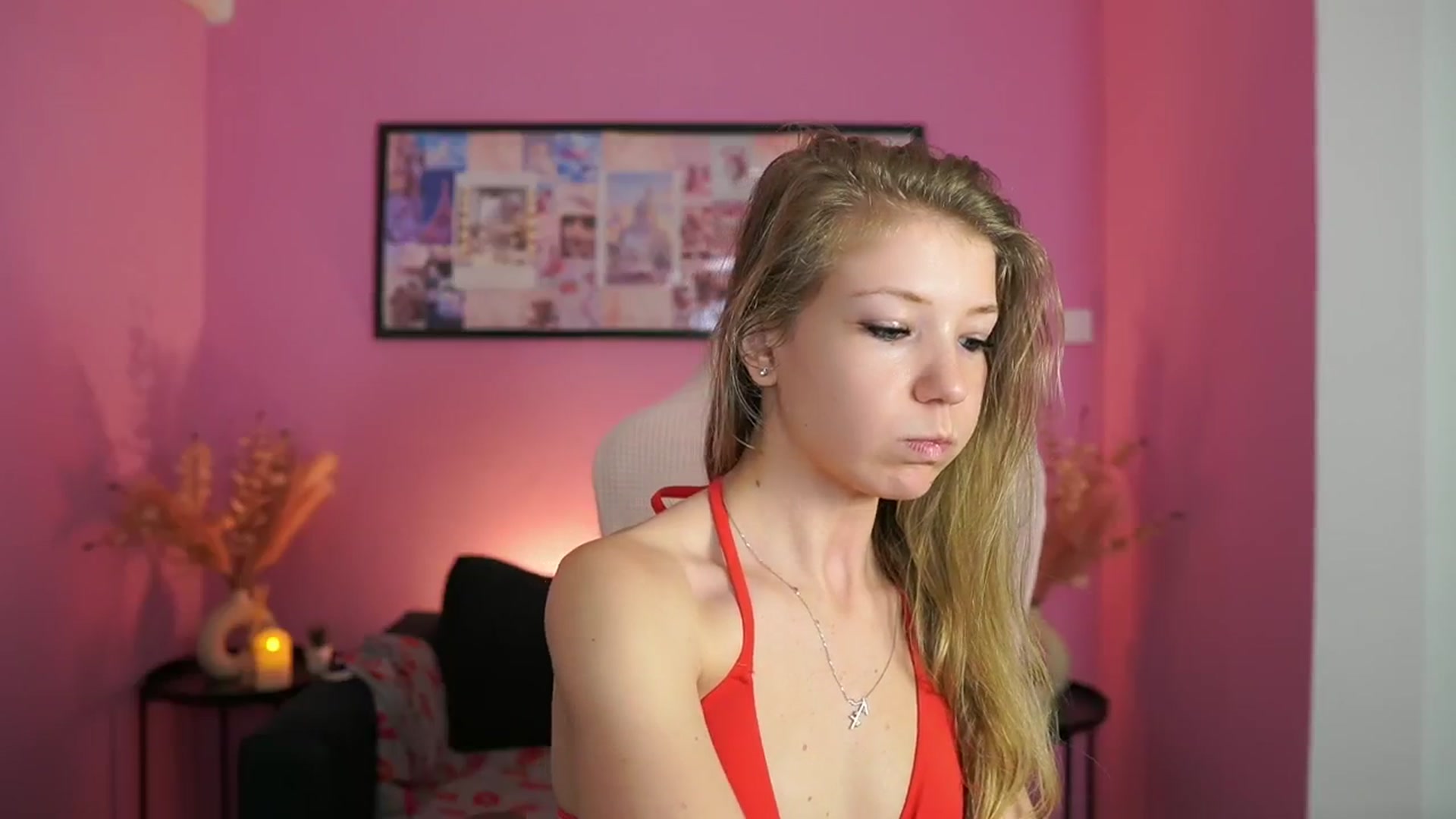 Gallery image thumbnail from Missicute's myfreecams stream on, 05/06/2025, 20:18 image 4 of 20