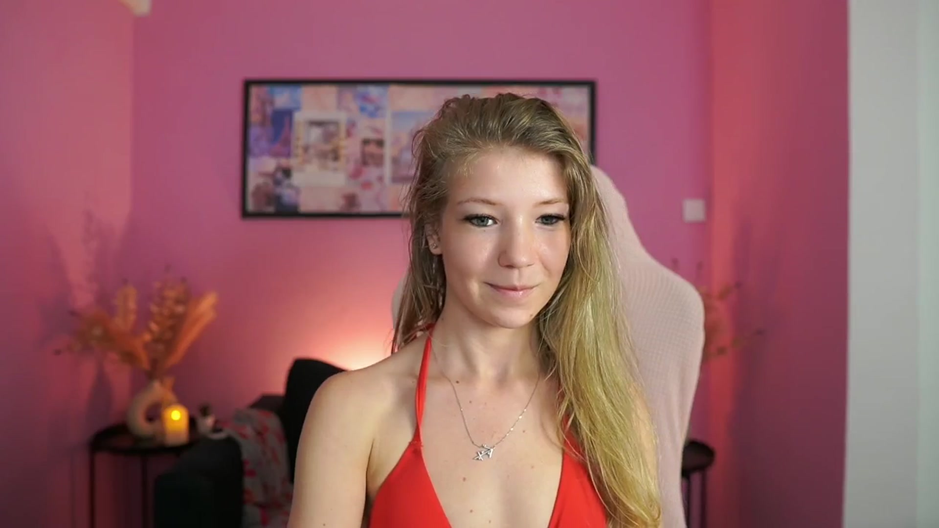 Gallery image thumbnail from Missicute's myfreecams stream on, 05/06/2025, 20:18 image 10 of 20