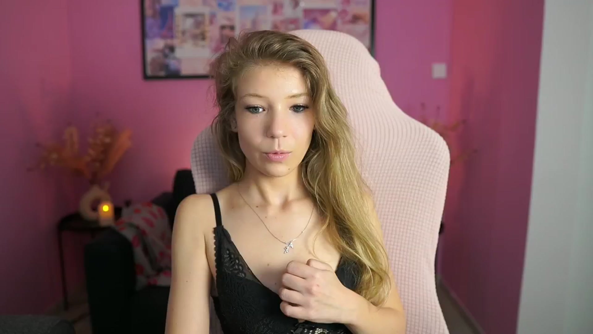 Gallery image thumbnail from Missicute's myfreecams stream on, 05/27/2025, 20:40 image 9 of 20