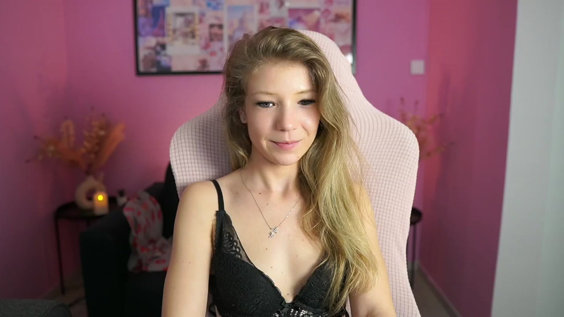 Gallery image thumbnail from Missicute's myfreecams stream on, 05/27/2025, 22:47 image 11 of 20