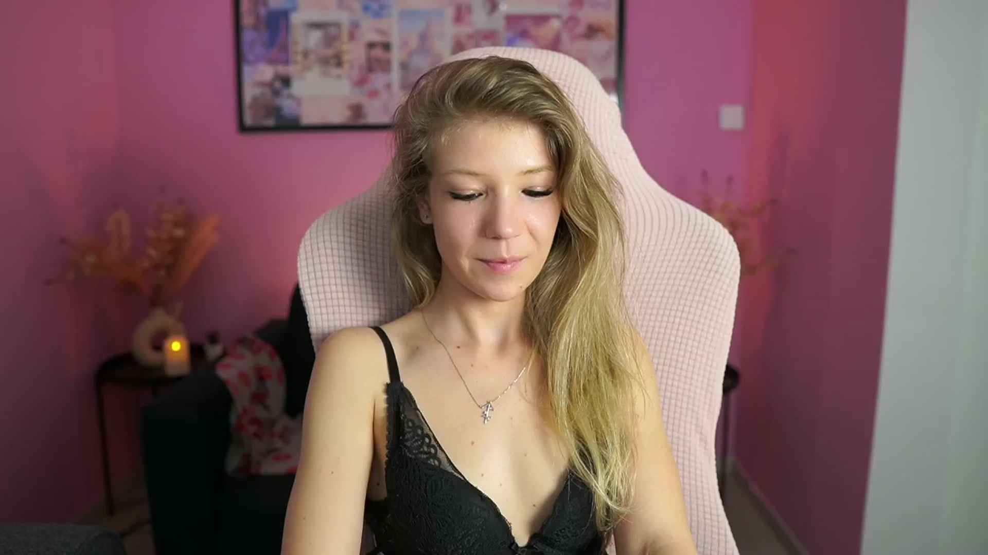 Gallery image thumbnail from Missicute's myfreecams stream on, 05/27/2025, 22:47 image 19 of 20