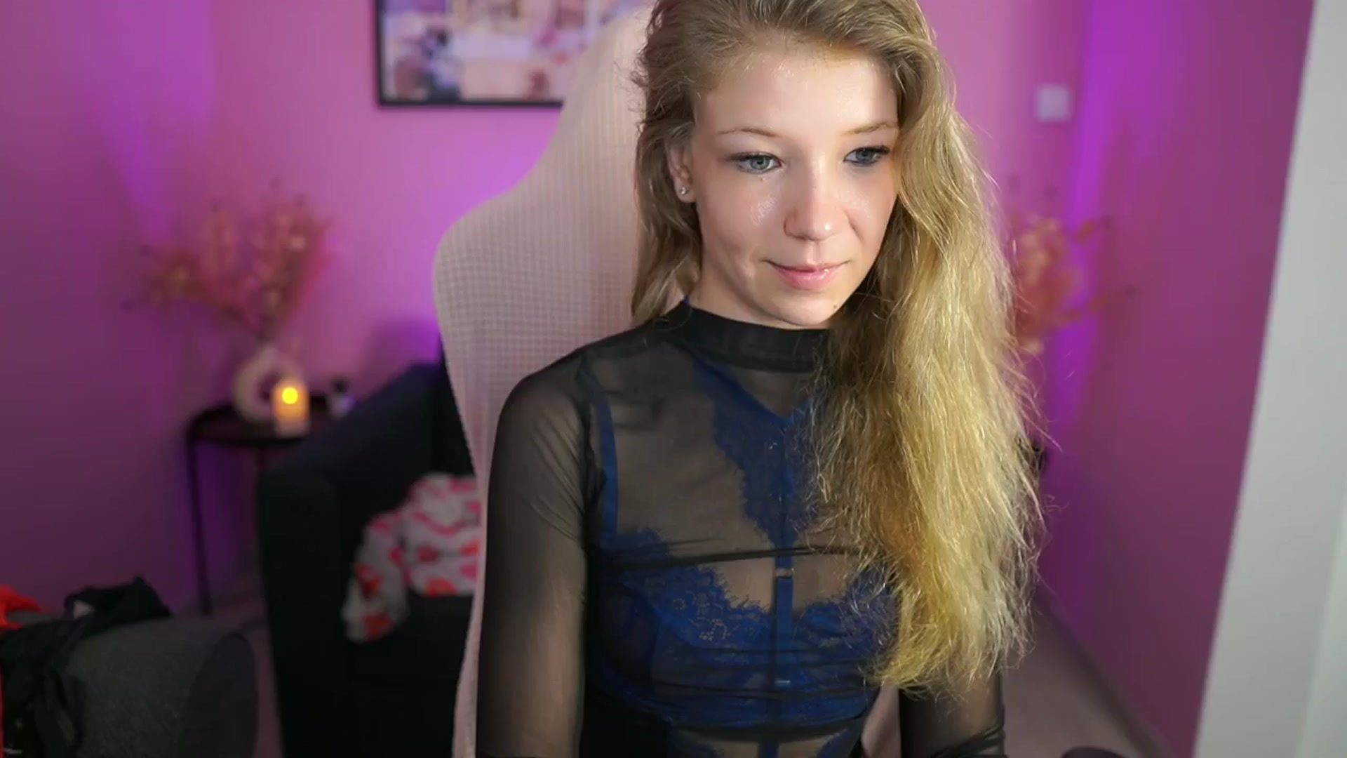 Gallery image thumbnail from Missicute's myfreecams stream on, 06/09/2025, 01:31 image 8 of 20