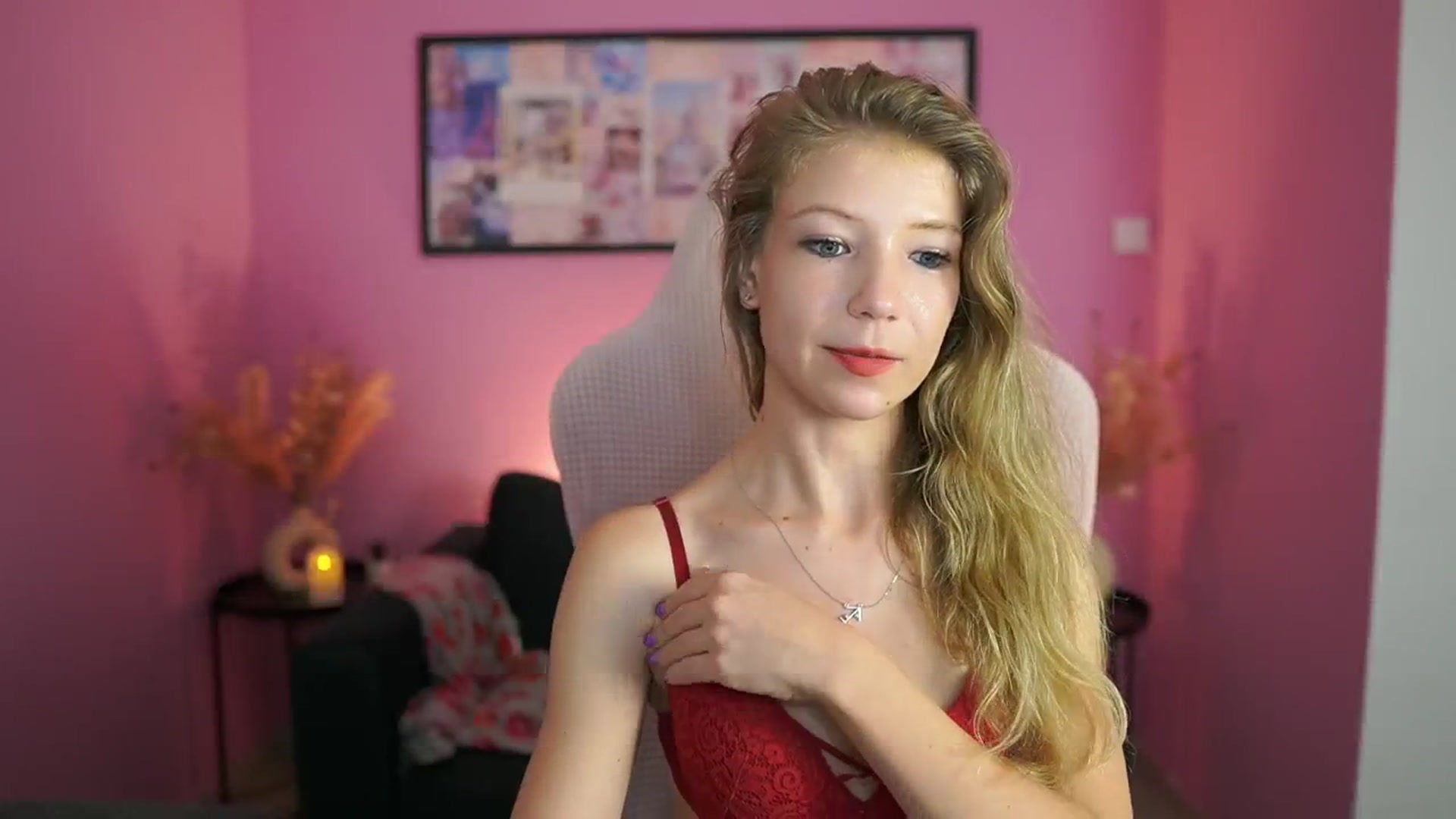 Gallery image thumbnail from Missicute's myfreecams stream on, 06/09/2025, 23:29 image 16 of 20
