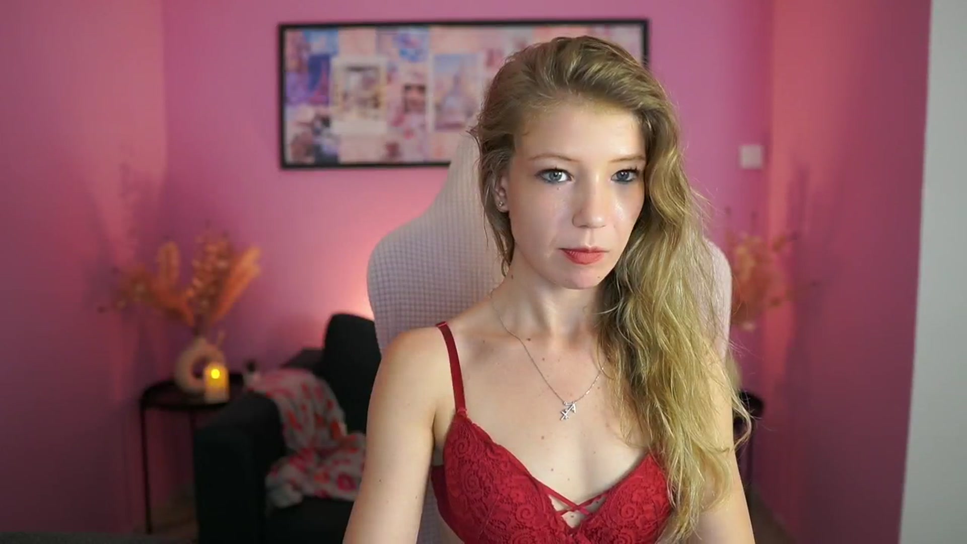 Gallery image thumbnail from Missicute's myfreecams stream on, 06/09/2025, 23:29 image 15 of 20