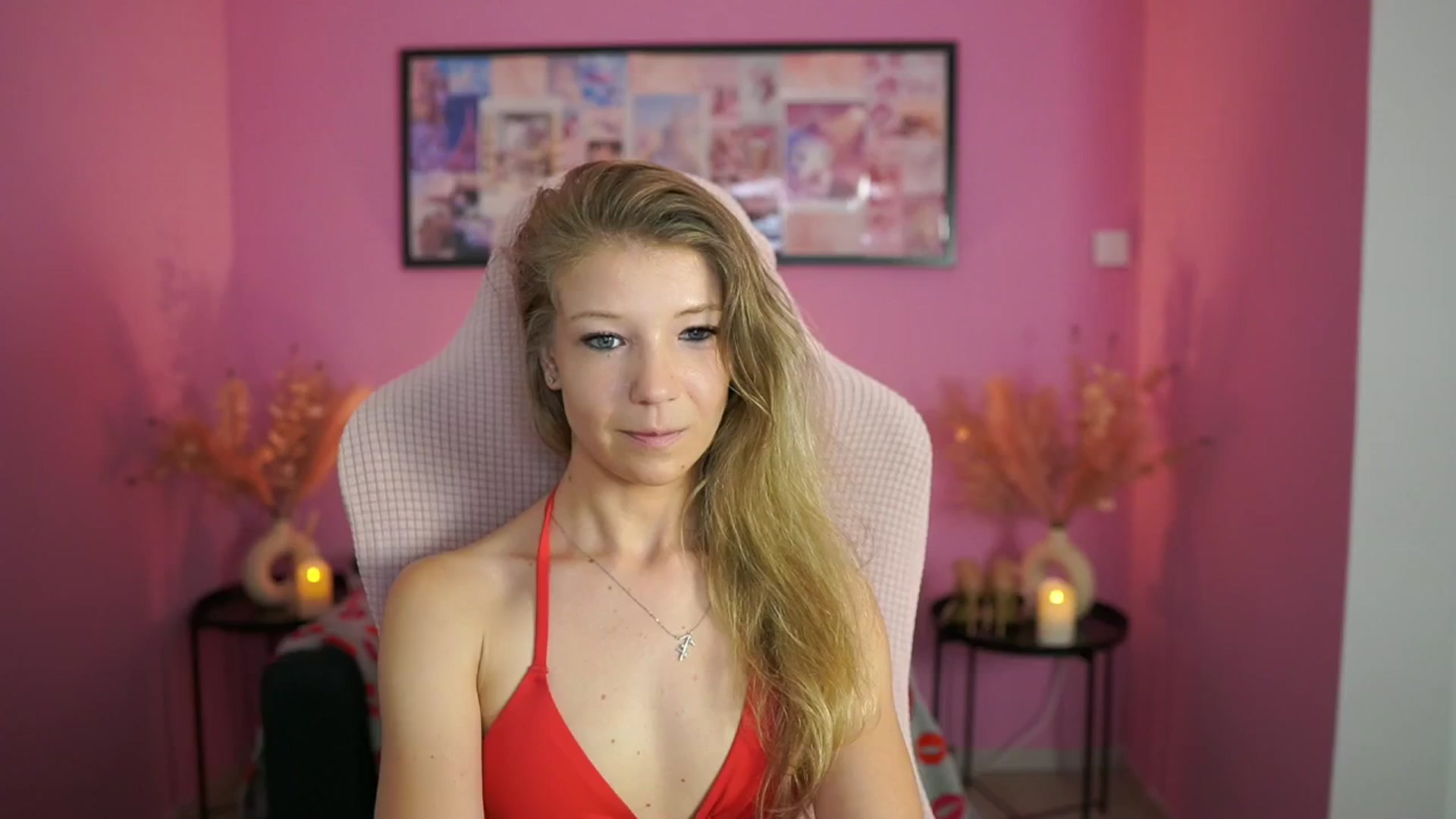 Gallery image thumbnail from Missicute's myfreecams stream on, 06/18/2025, 20:25 image 14 of 20