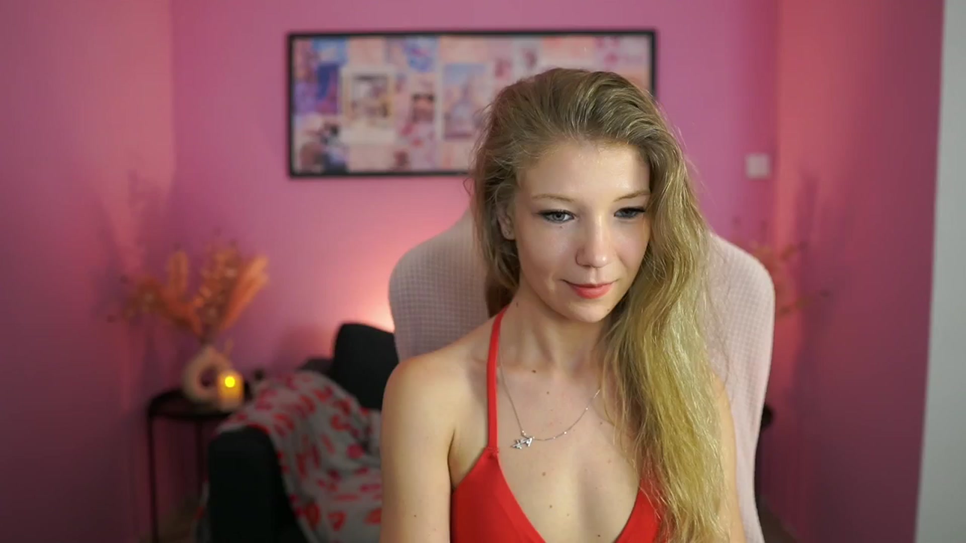 Gallery image thumbnail from Missicute's myfreecams stream on, 06/18/2025, 22:08 image 3 of 20